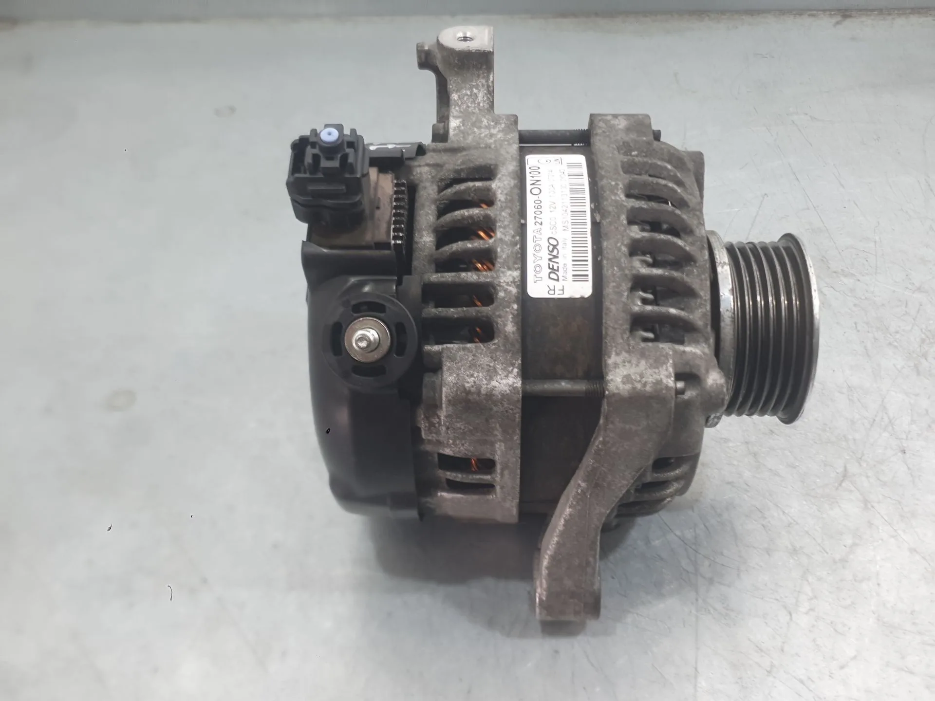 Alternador para Toyota Auris (_E18_)