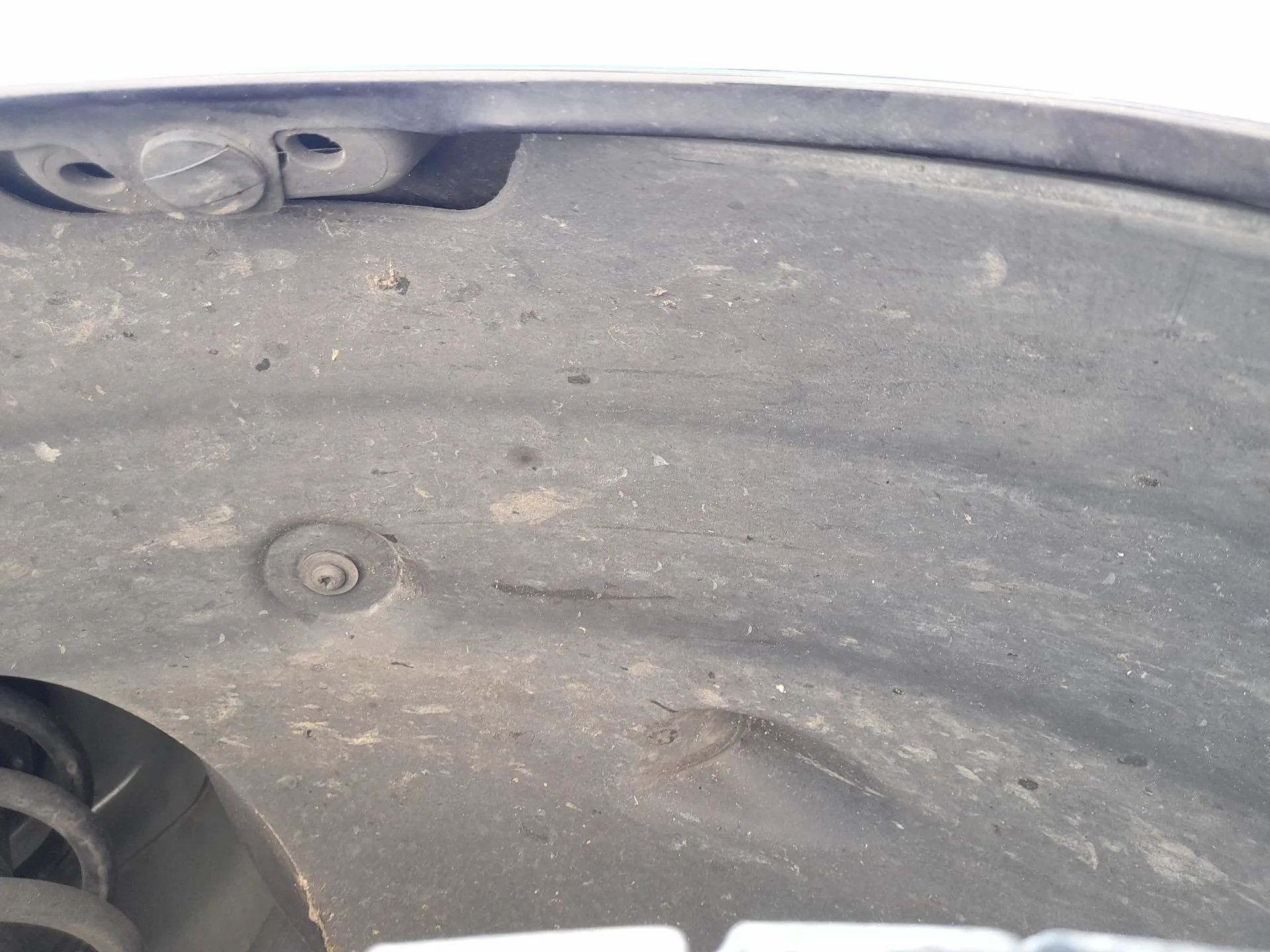 Plastico Pase Rueda Del. Izq. para Peugeot 208 I (Ca_, Cc_)