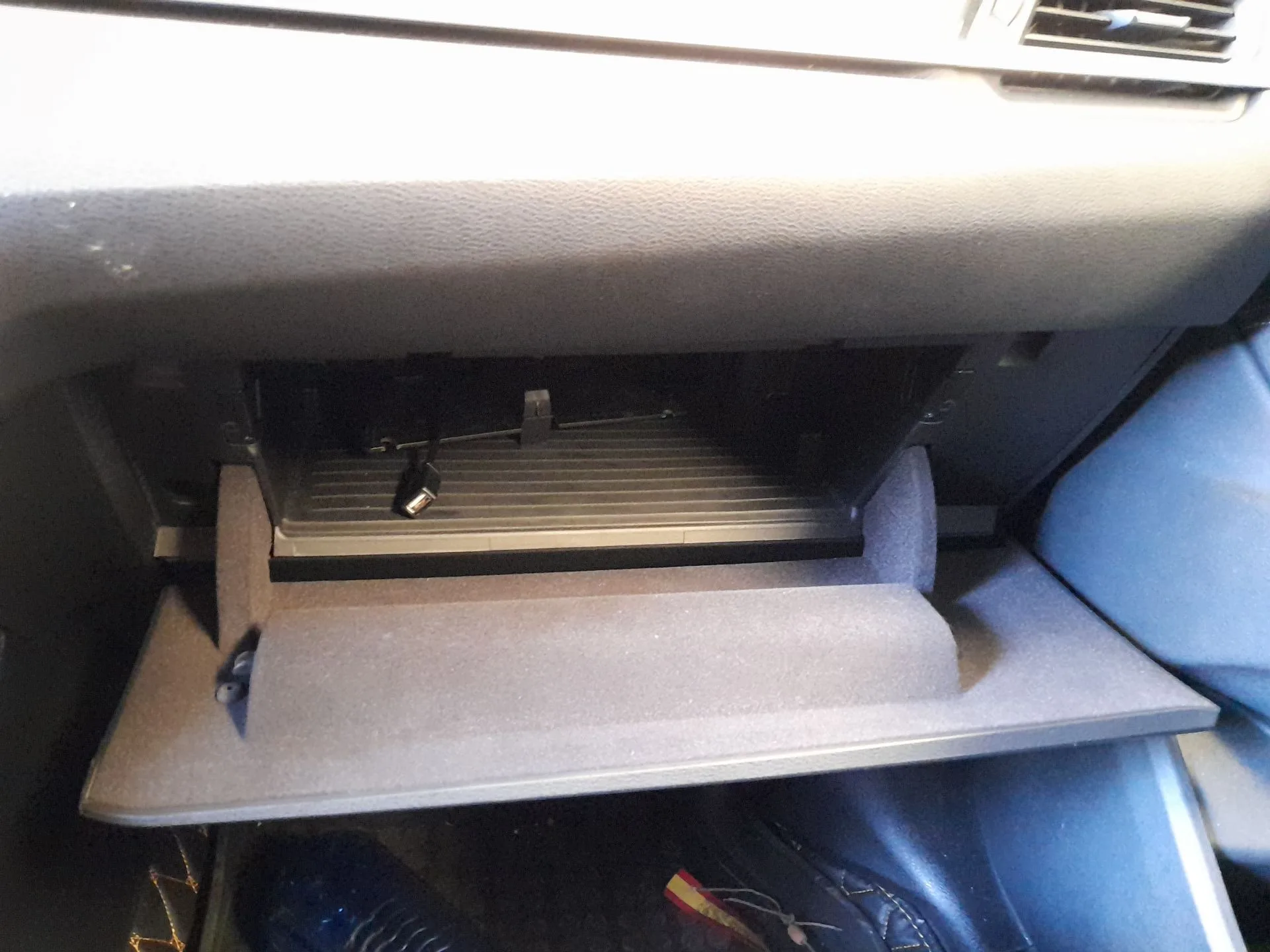 Guantera para Bmw X1 (F48)