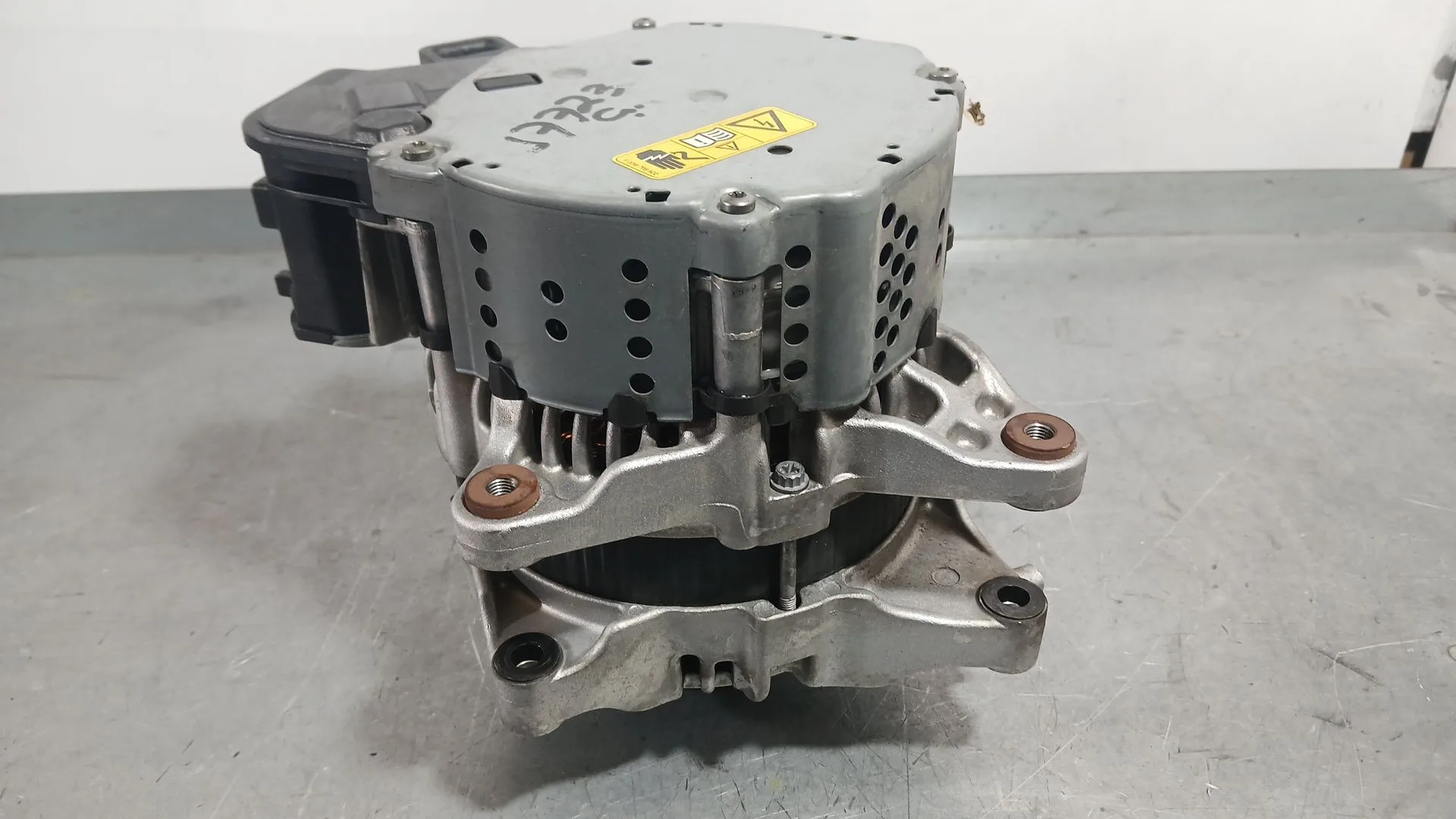 Alternador para Ford Puma (J2K, Cf7)