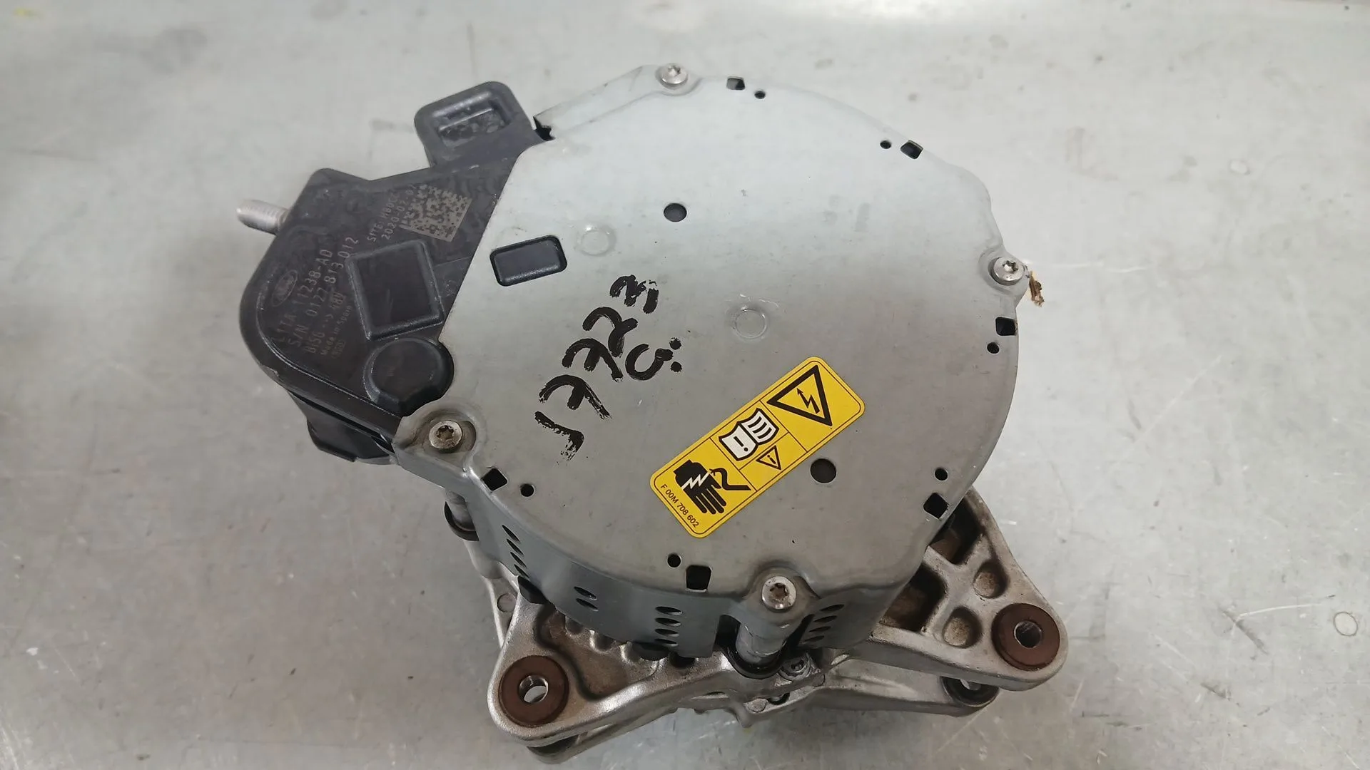 Alternador para Ford Puma (J2K, Cf7)