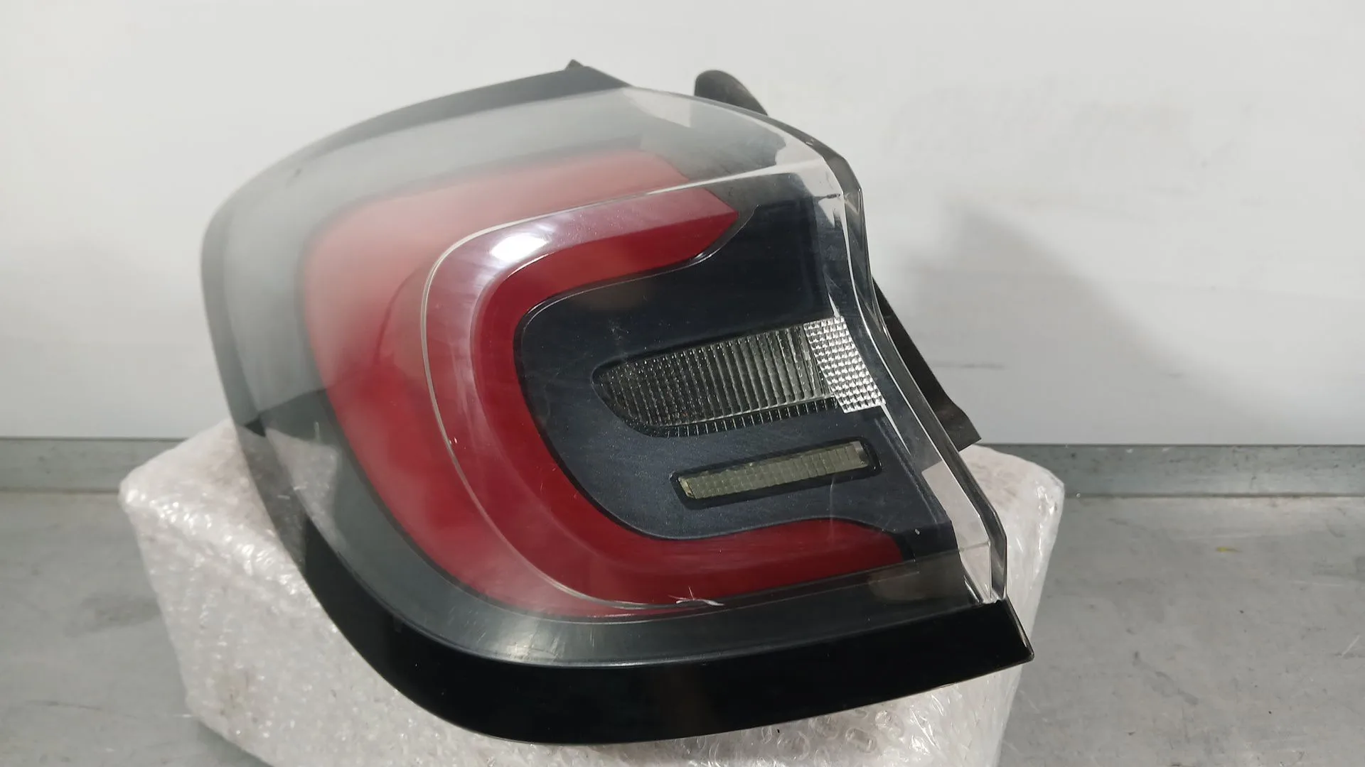 Piloto Trasero Izquierdo Exterior para Ford Puma (J2K, Cf7)