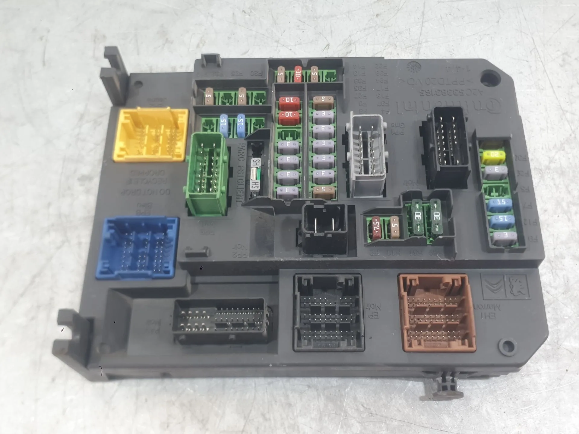 Caja Reles / Fusibles para Peugeot 508 I (8D_)