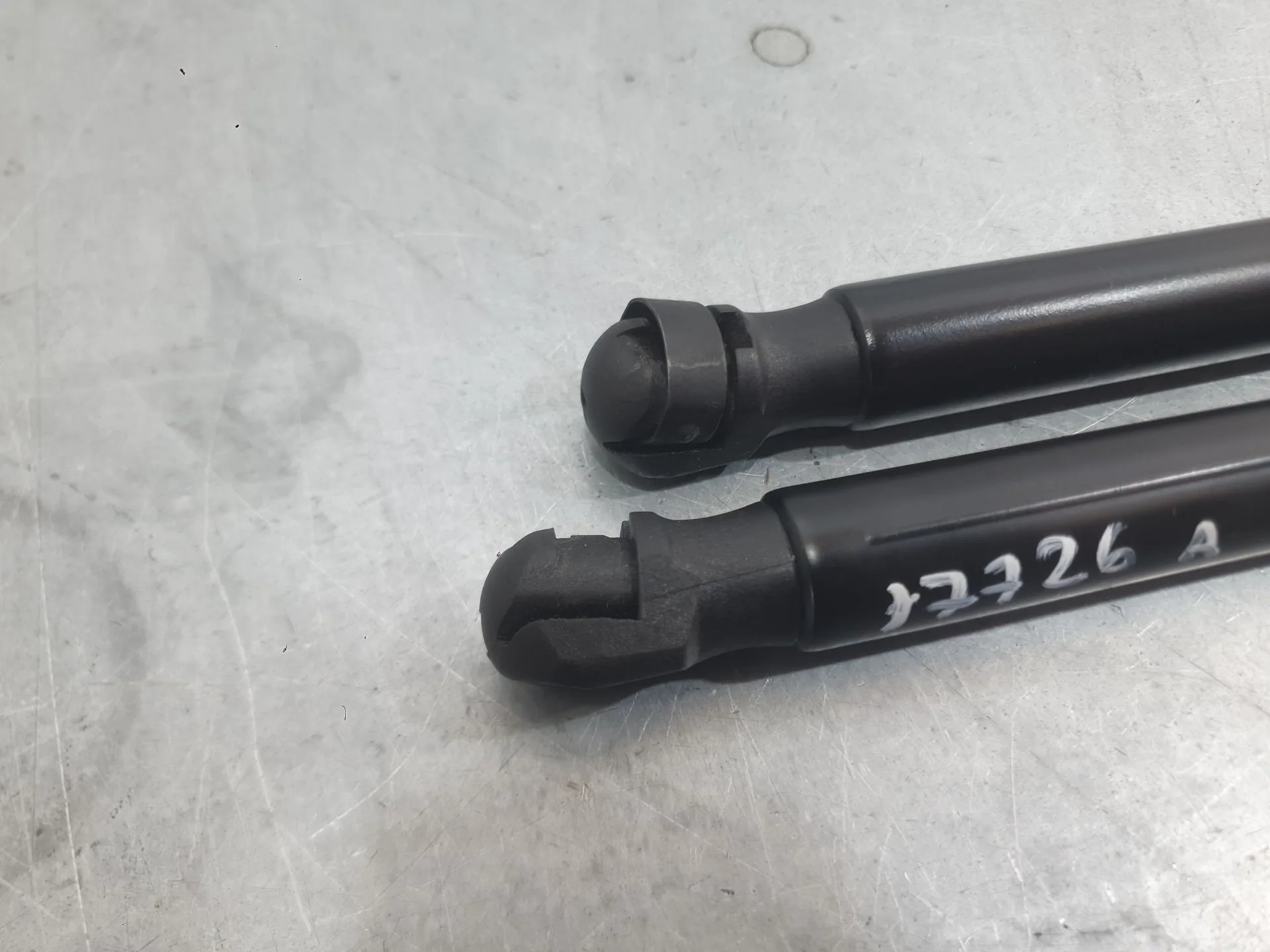 Amortiguadores Maletero / Porton para Ford Focus Iii
