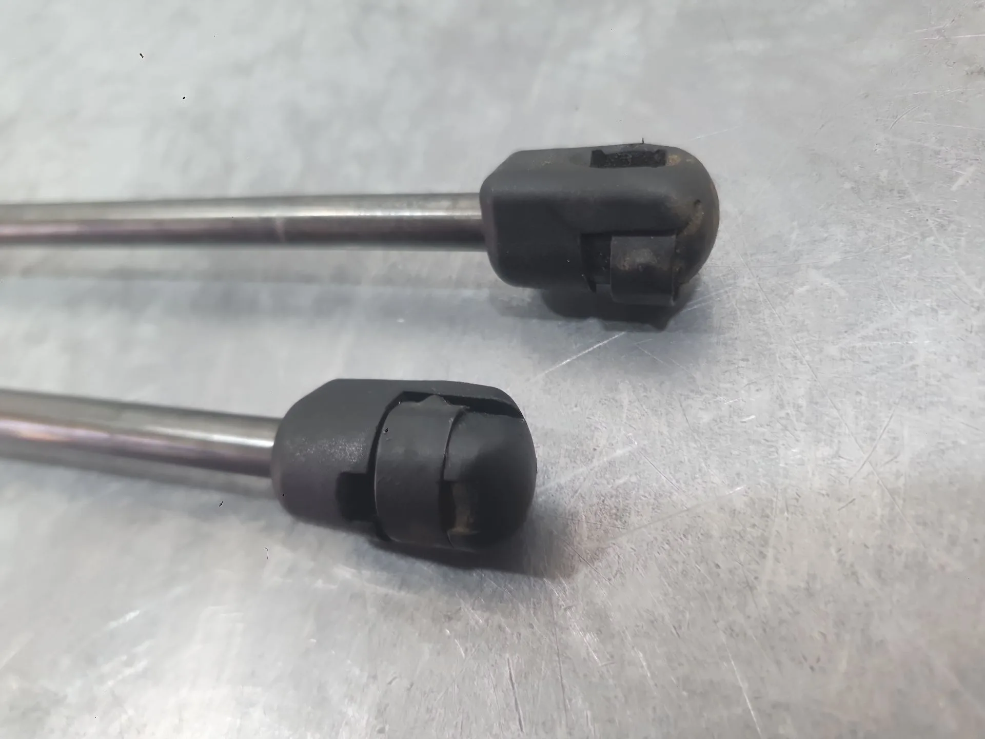 Amortiguadores Maletero / Porton para Ford Focus Iii