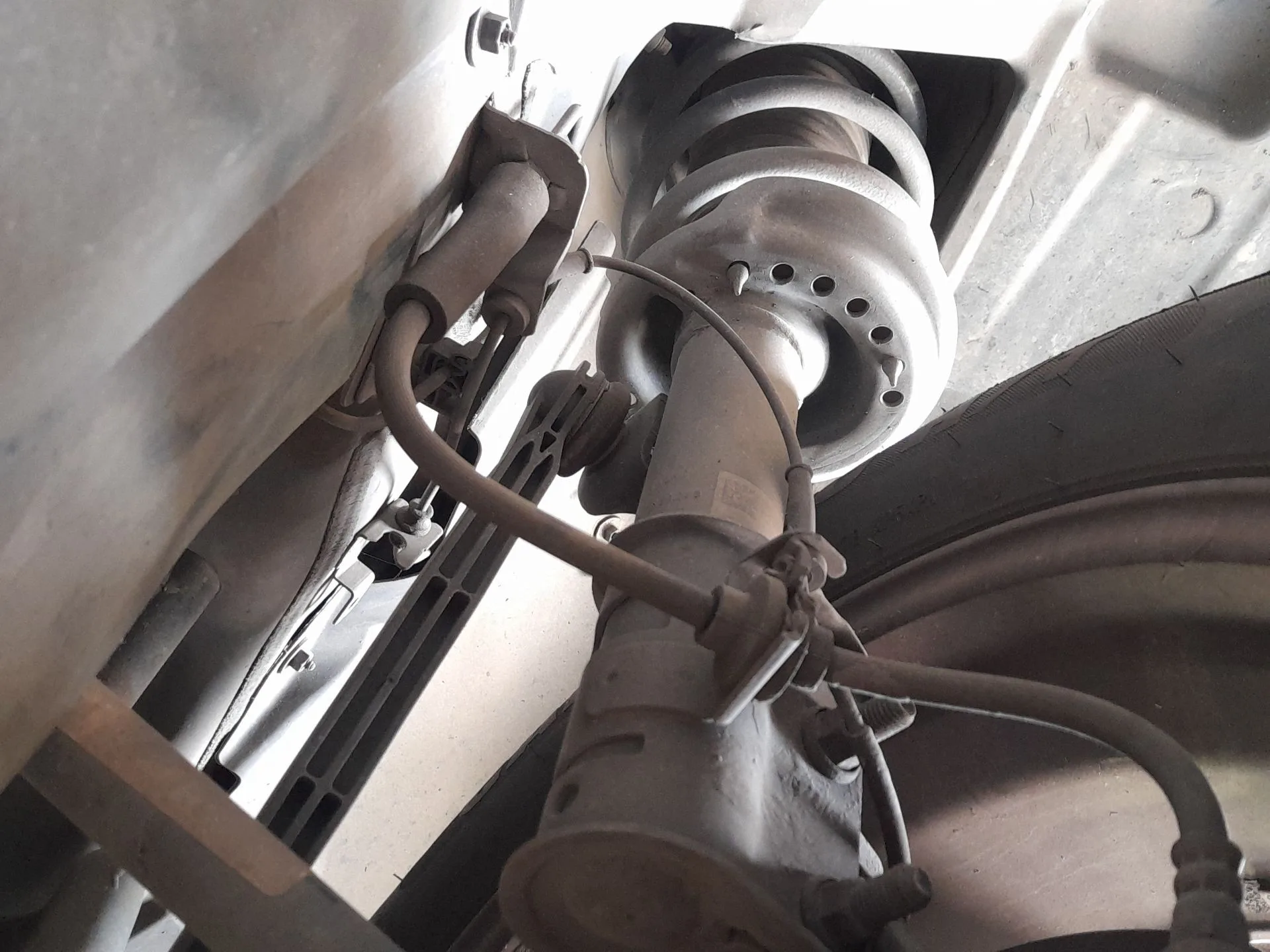 Amortiguador Delantero Izquierdo para Jeep Compass (Mp, M6, Mv, M7)