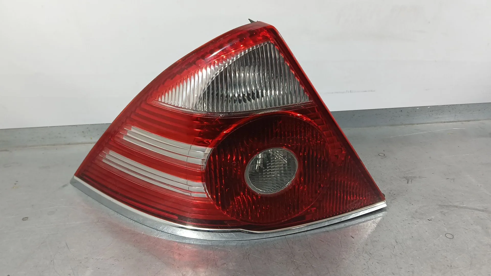 Piloto Trasero Izquierdo para Ford Mondeo Iii (B5Y)