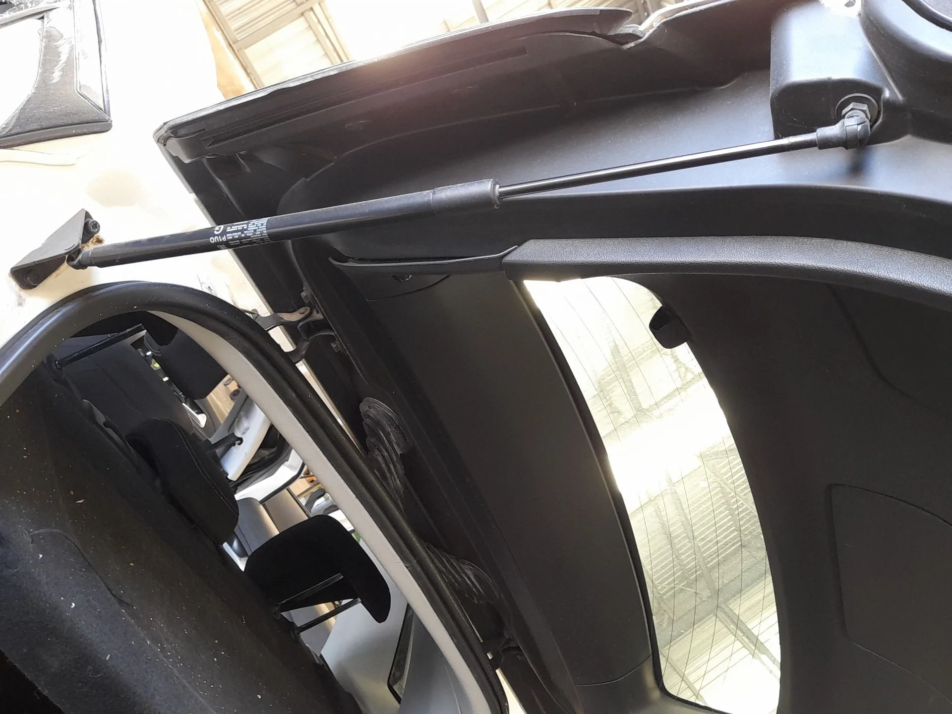 Amortiguadores Maletero / Porton para Opel Grandland / Grandland X (A18, P1Uo)