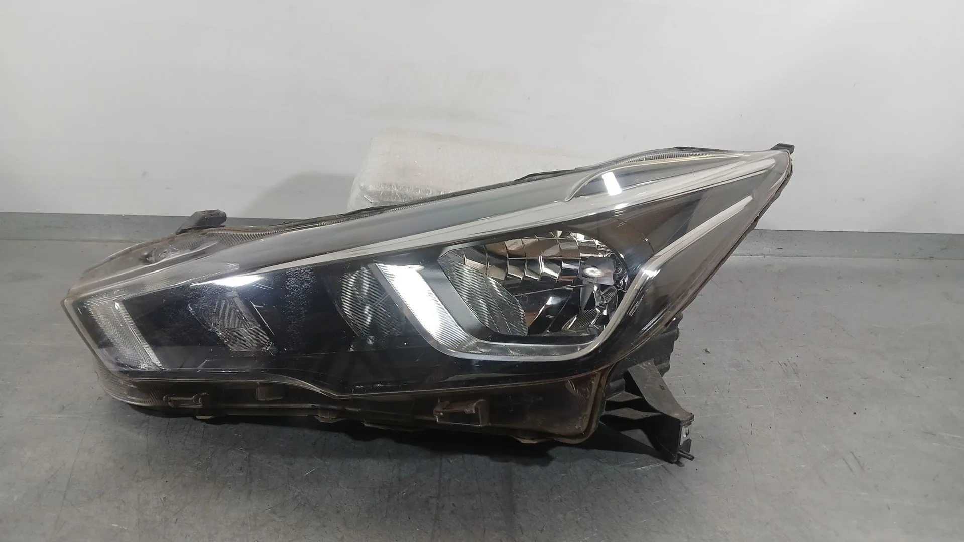 Faro Izquierdo para Nissan Micra V (K14)