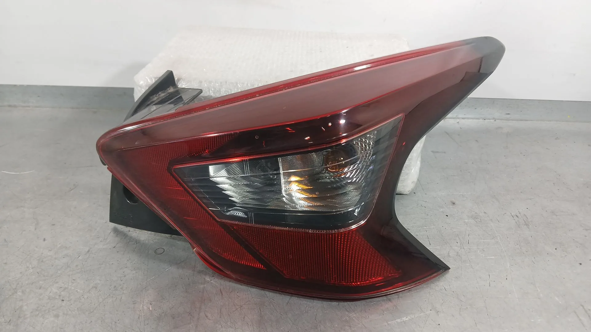 Piloto Trasero Derecho para Nissan Micra V (K14)