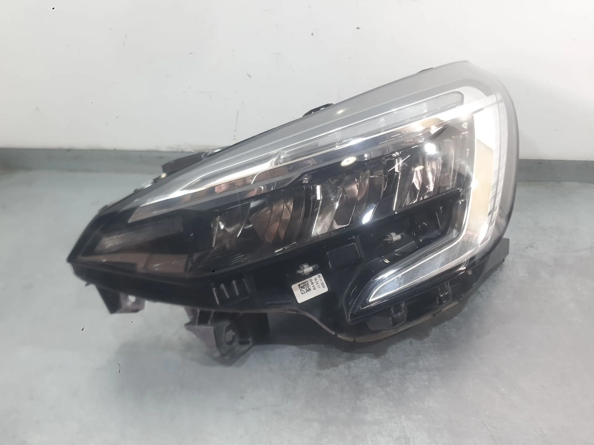 Faro Izquierdo para Renault Clio V (B7_)