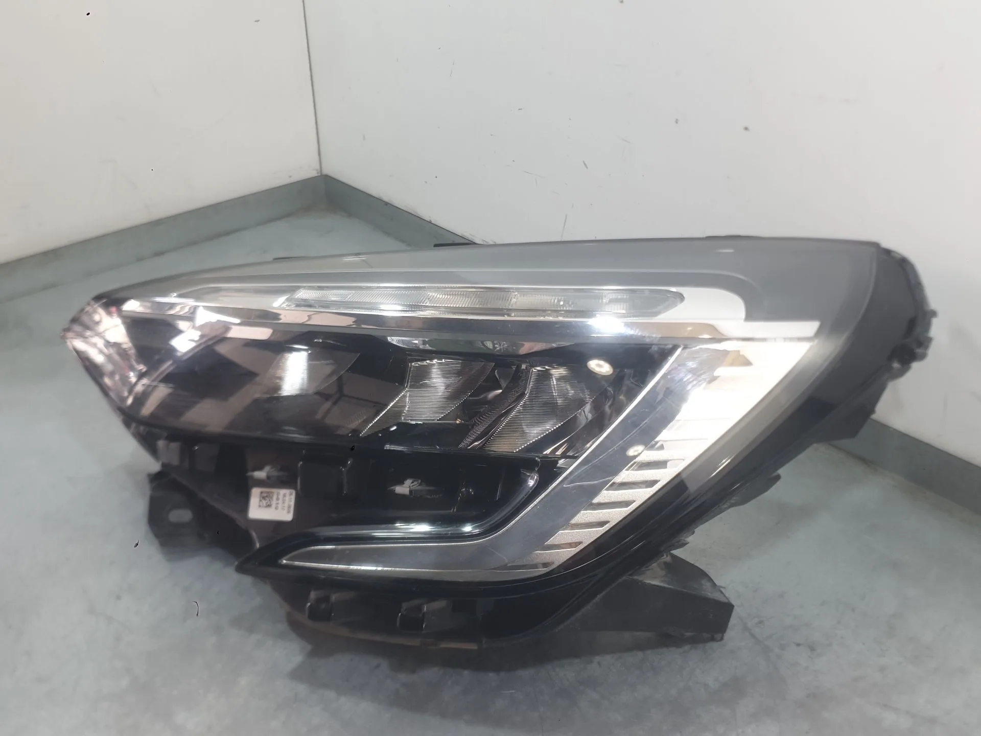 Faro Izquierdo para Renault Clio V (B7_)
