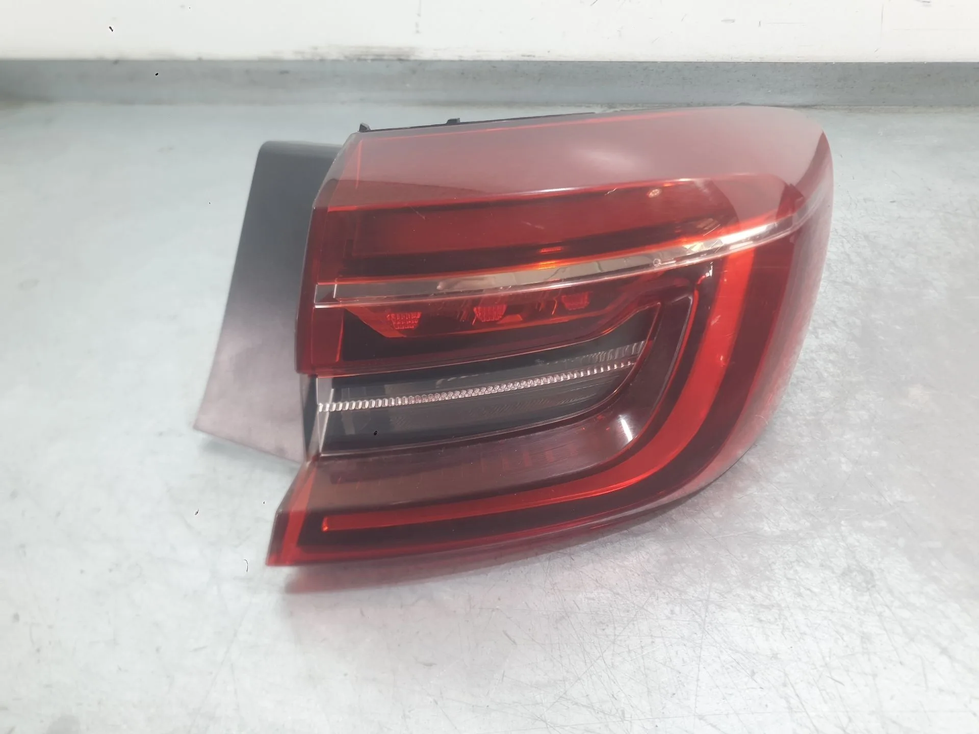 Piloto Trasero Derecho Exterior para Renault Clio V (B7_)