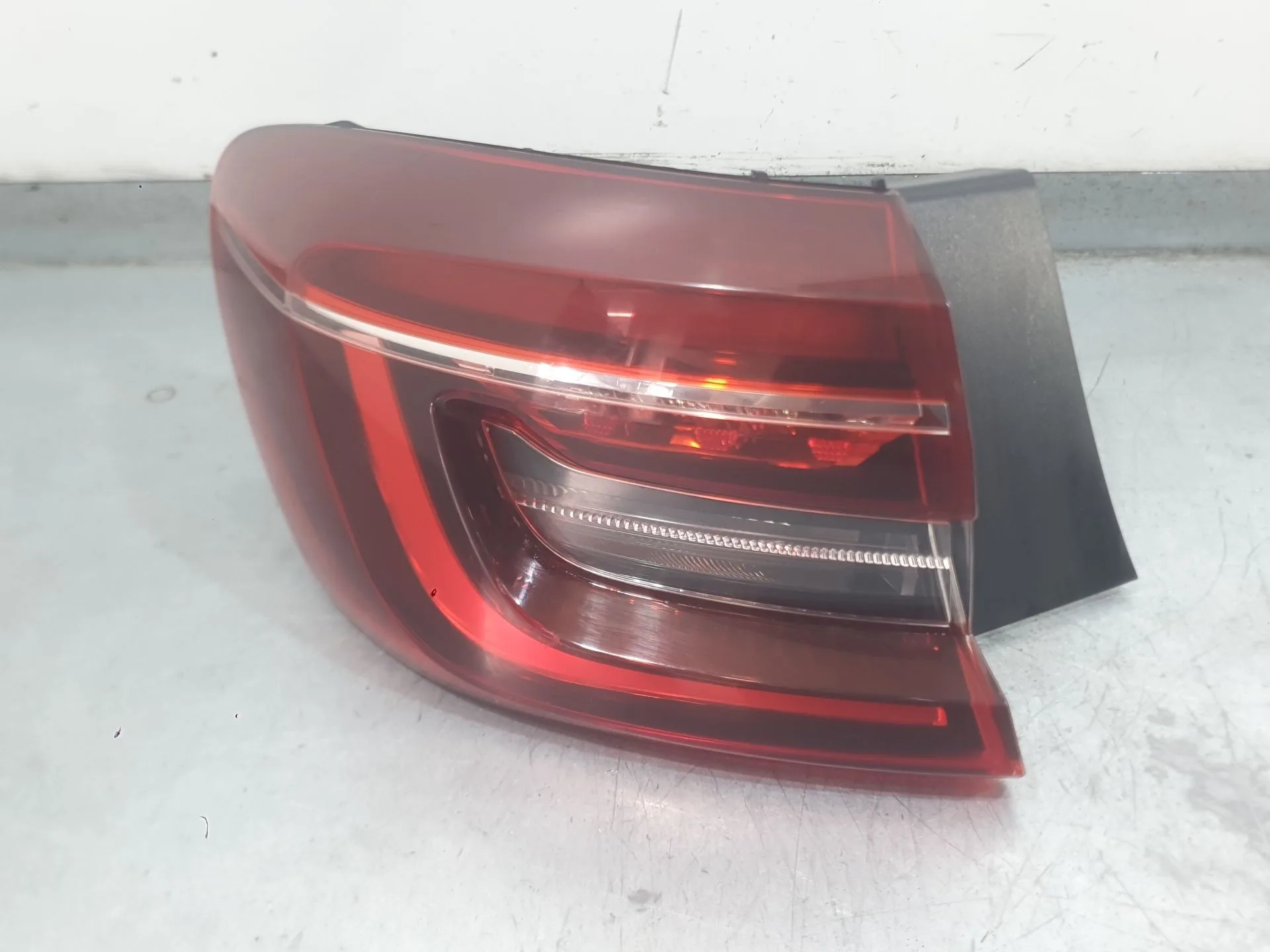 Piloto Trasero Izquierdo Exterior para Renault Clio V (B7_)
