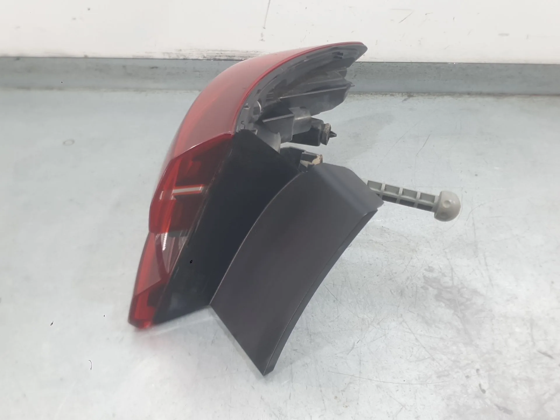 Piloto Trasero Izquierdo Exterior para Renault Clio V (B7_)
