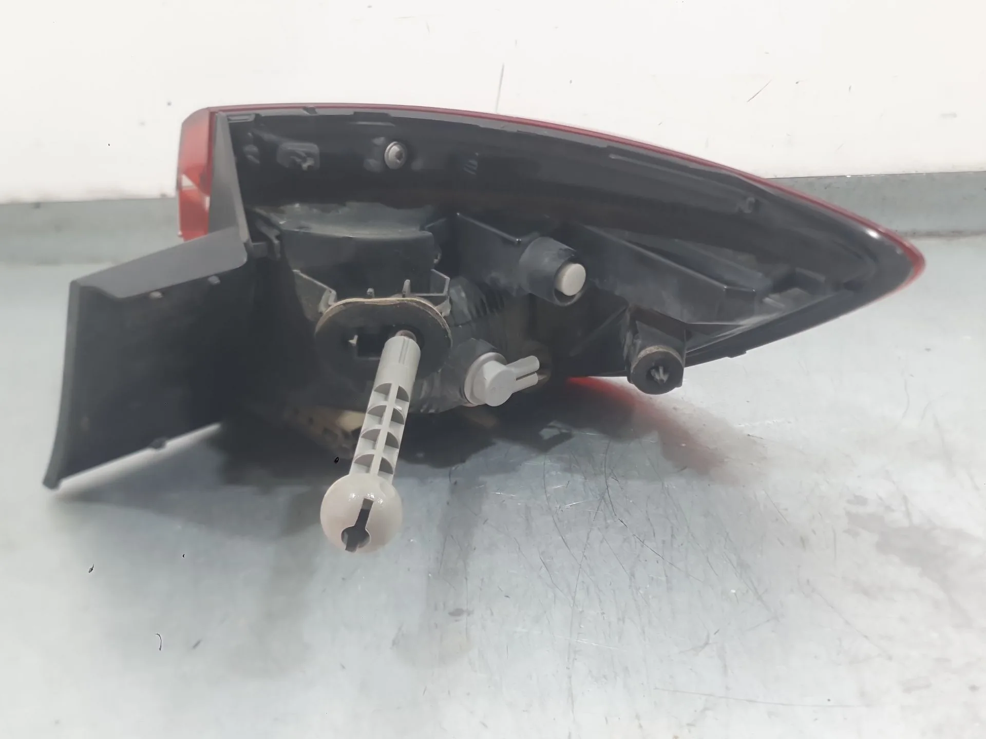 Piloto Trasero Izquierdo Exterior para Renault Clio V (B7_)