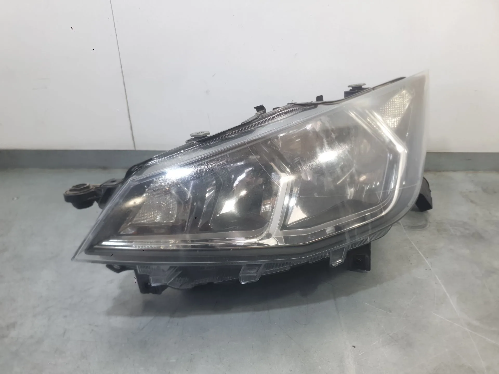 Faro Izquierdo para Seat Ibiza V (Kj1, Kjg)