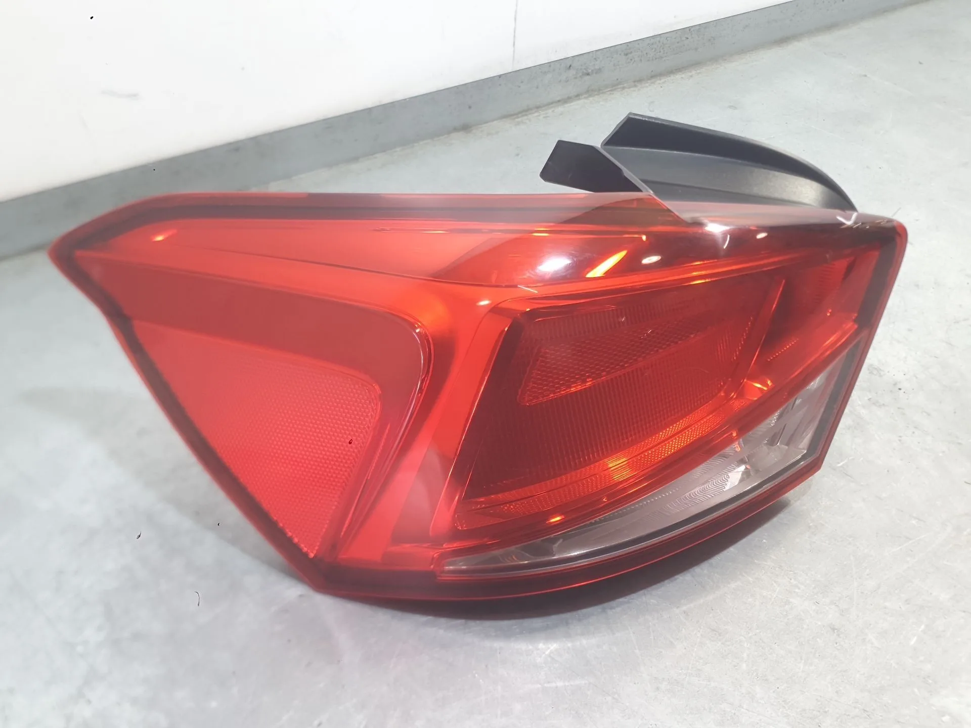 Piloto Trasero Izquierdo para Seat Ibiza V (Kj1, Kjg)