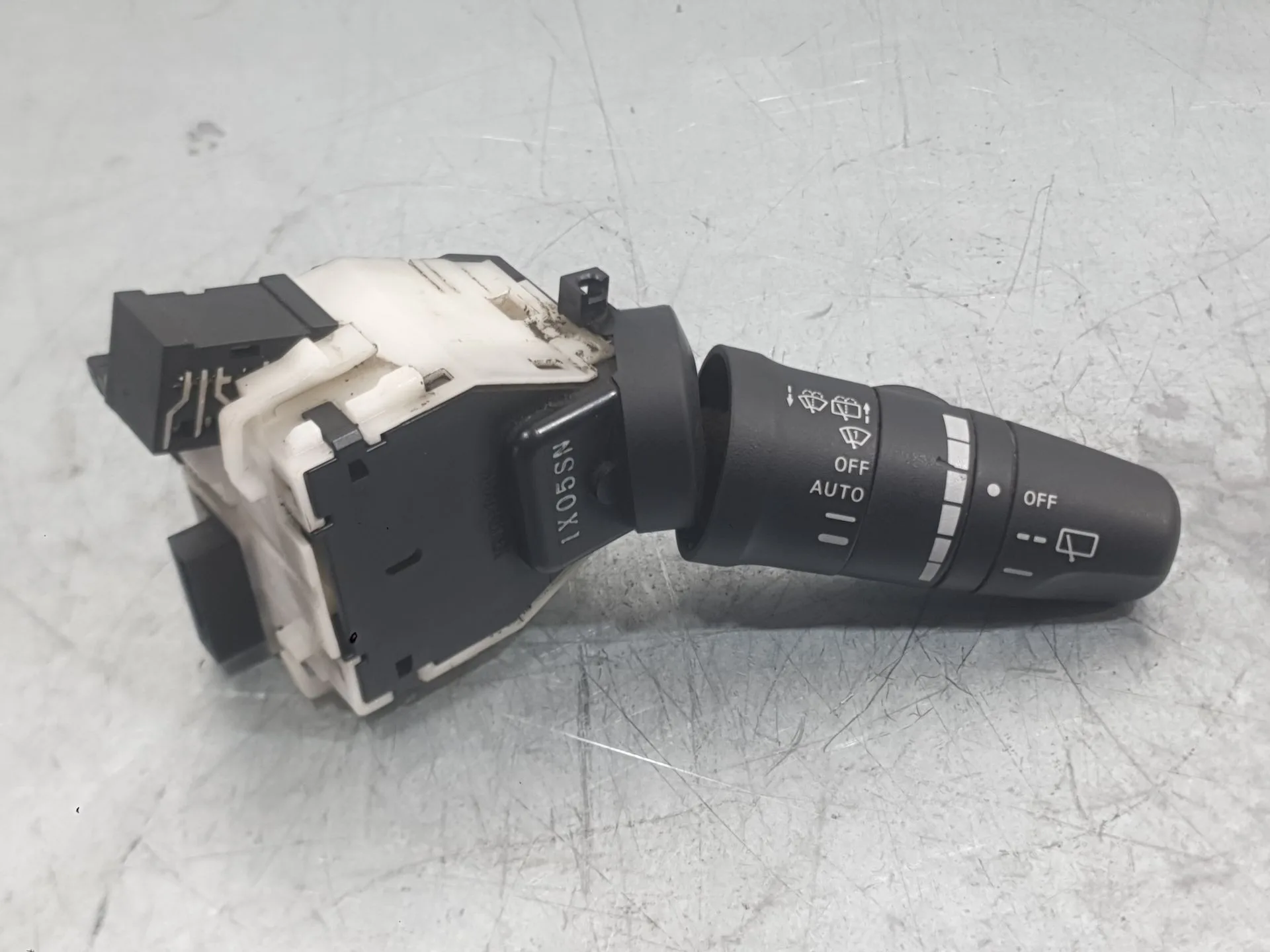 Mando Limpia para Nissan Note (E12)