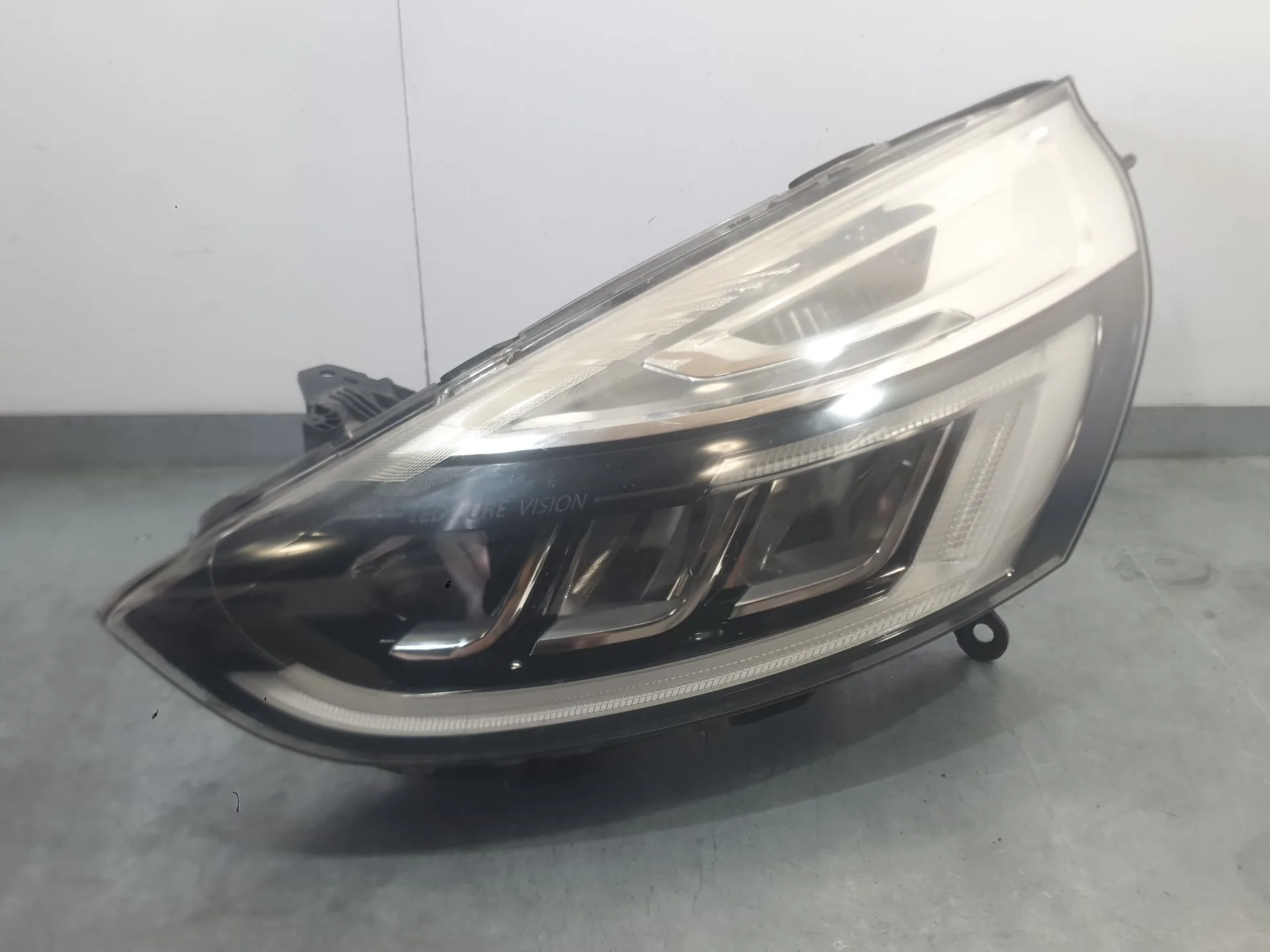 Faro Izquierdo para Renault Clio Iv (Bh_)