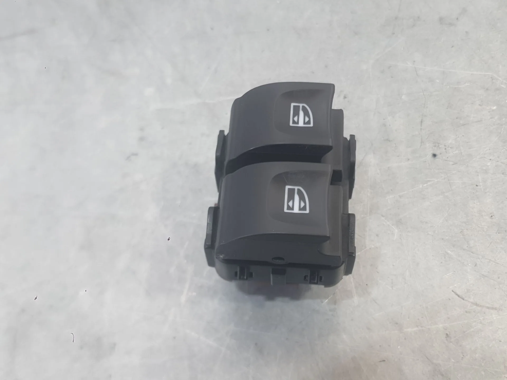 Mando Elevalunas Delantero Izquierdo para Renault Clio Iv (Bh_)