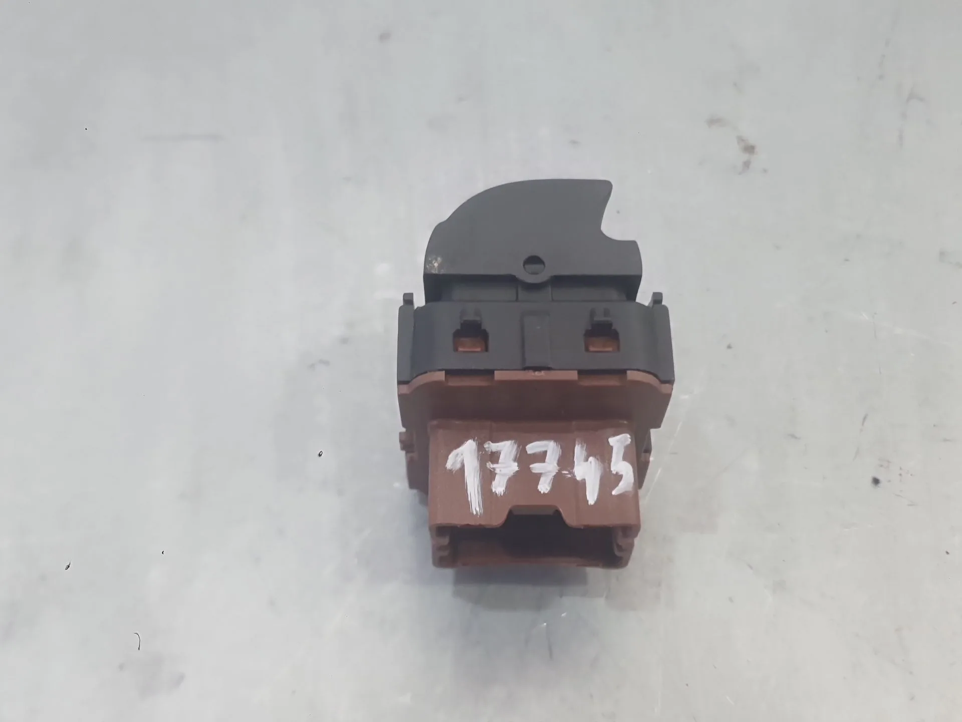 Mando Elevalunas Delantero Izquierdo para Renault Clio Iv (Bh_)