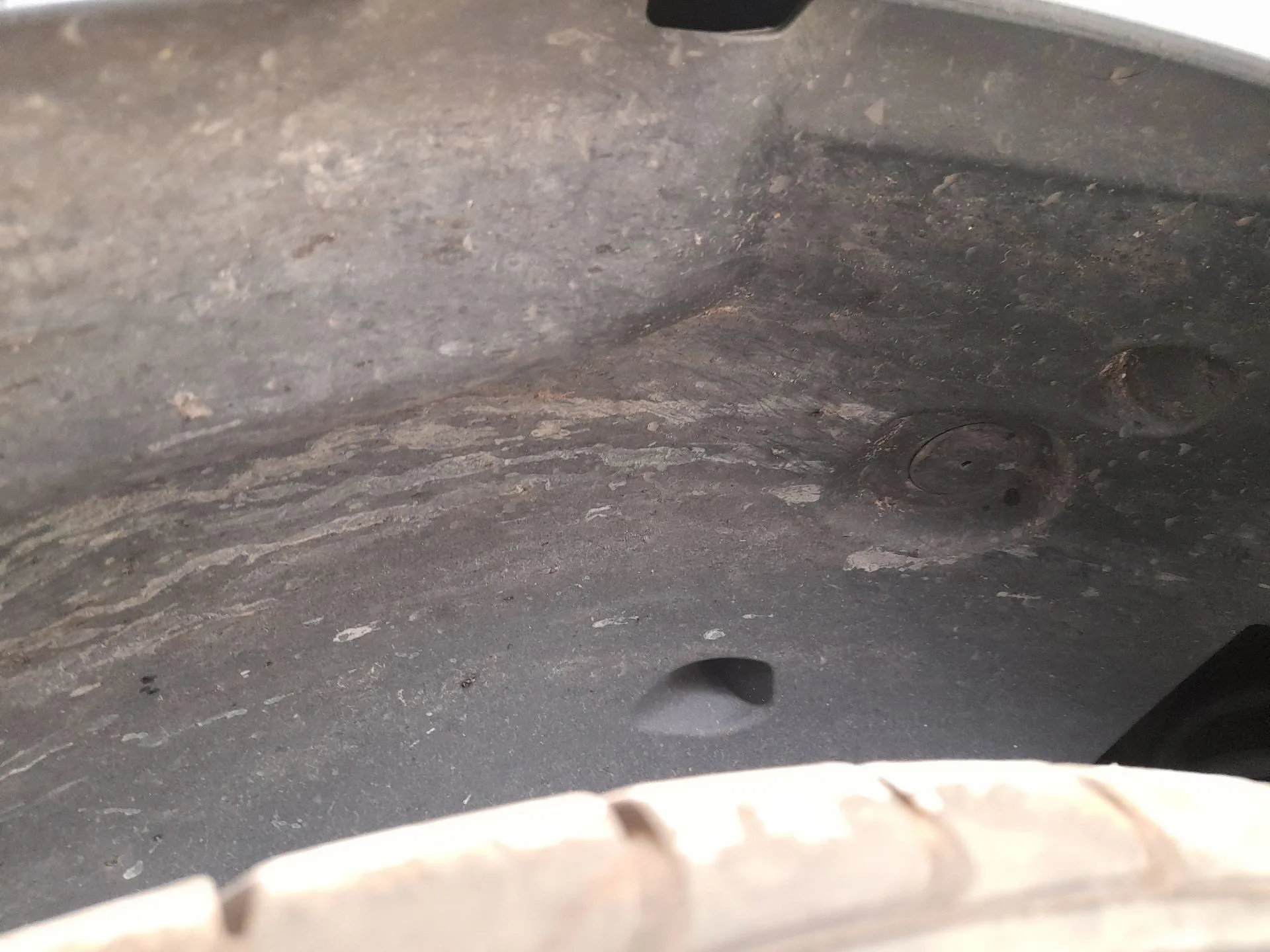 Plastico Pase Rueda Del. Dch. para Dacia Sandero Iii
