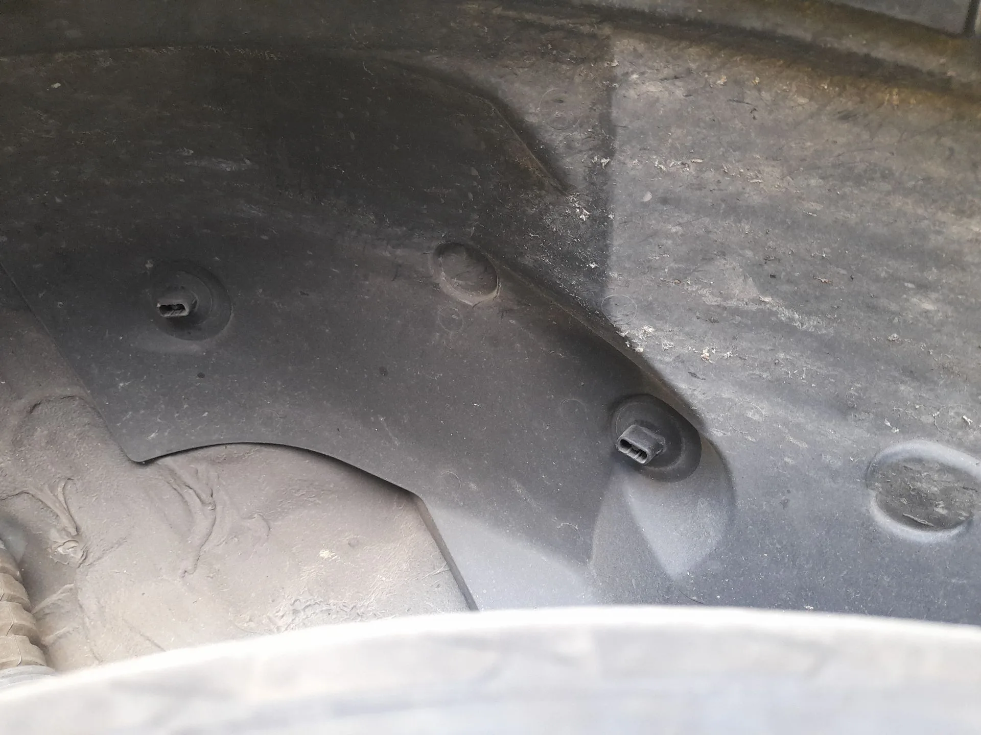 Plastico Pase Rueda Tras. Izq. para Dacia Sandero Iii