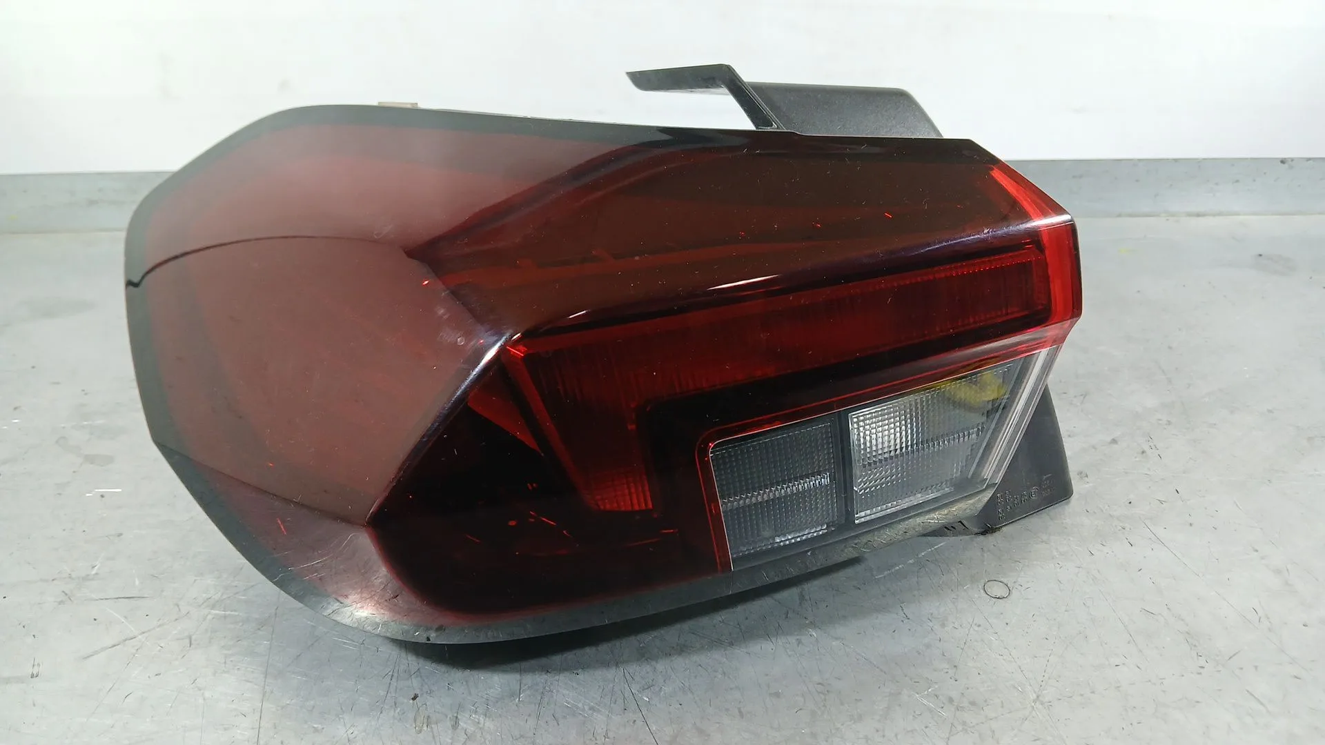 Piloto Trasero Izquierdo Exterior para Opel Corsa F (P2Jo)
