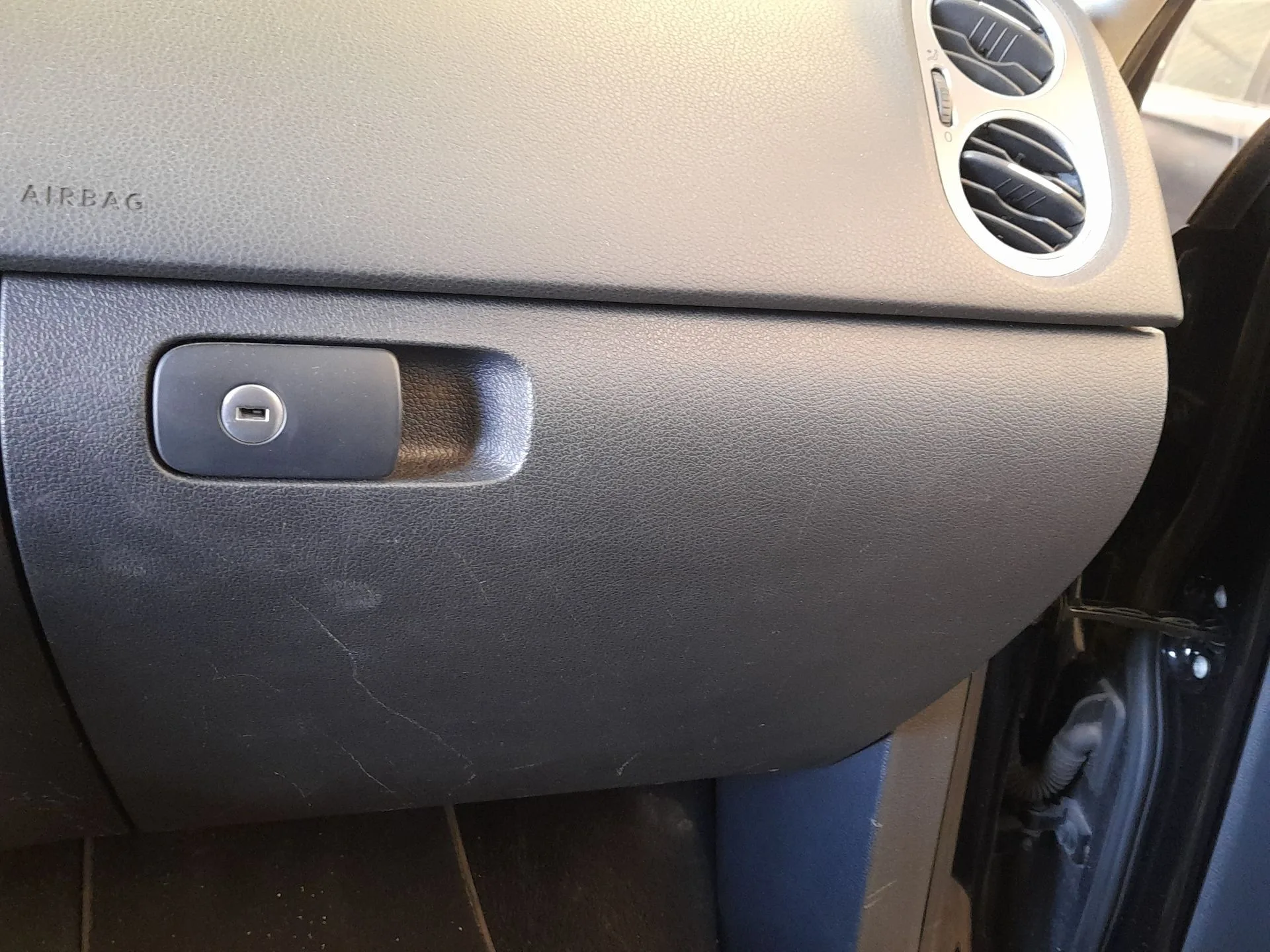 Guantera para Volkswagen Tiguan (5N_)
