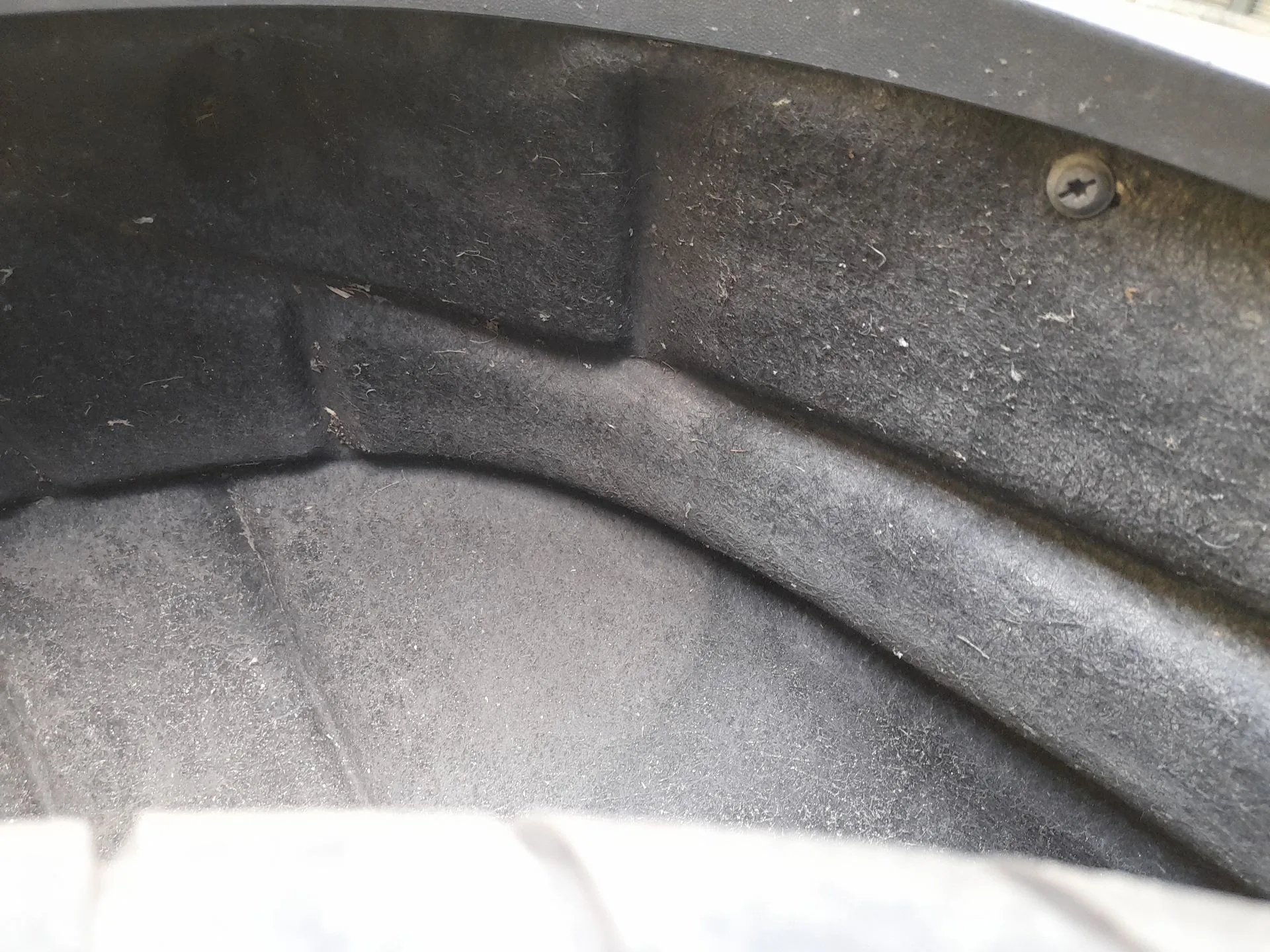 Plastico Pase Rueda Tras. Izq. para Volkswagen Tiguan (5N_)