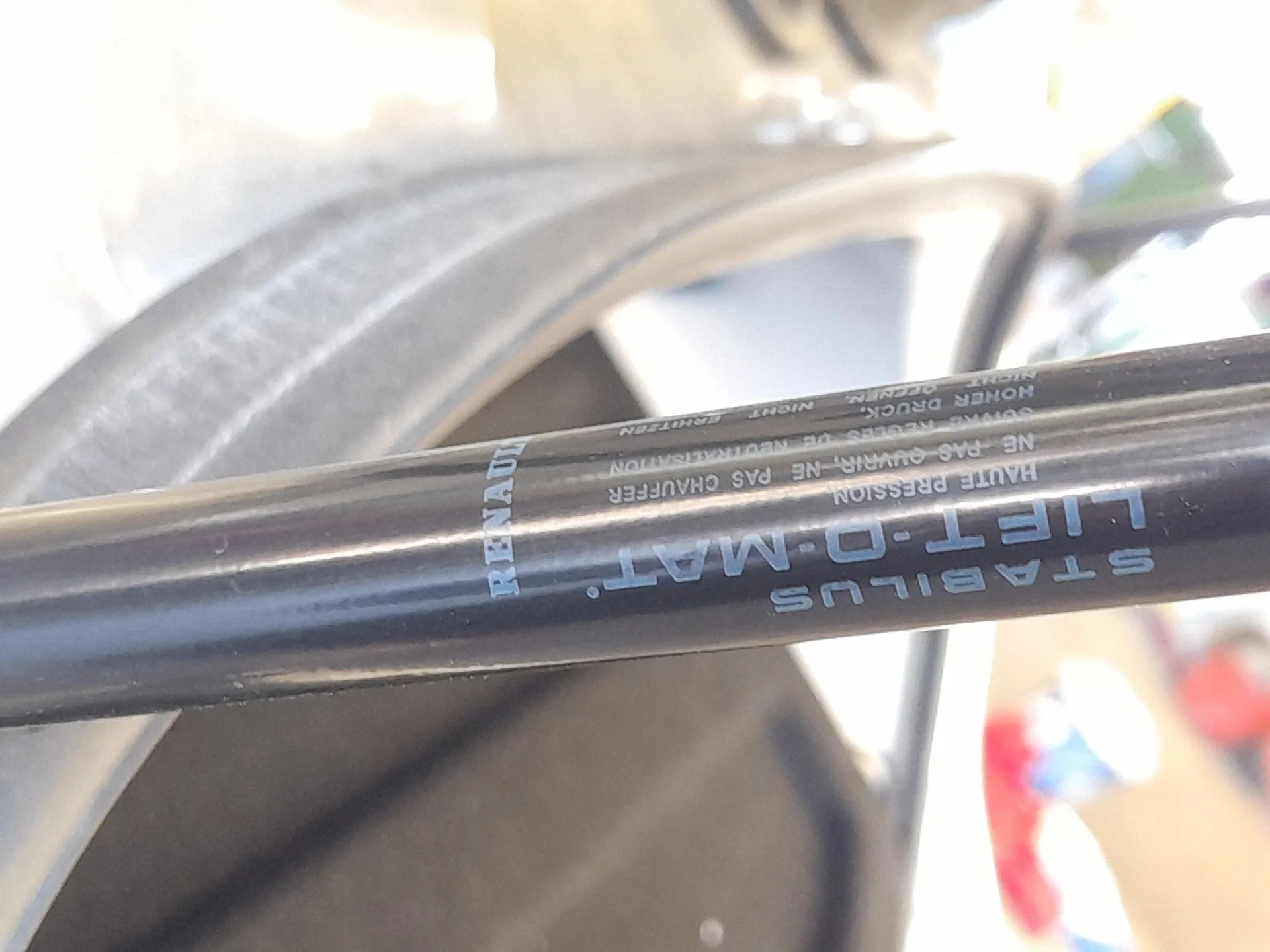 Amortiguadores Maletero / Porton para Renault Clio V (B7_)