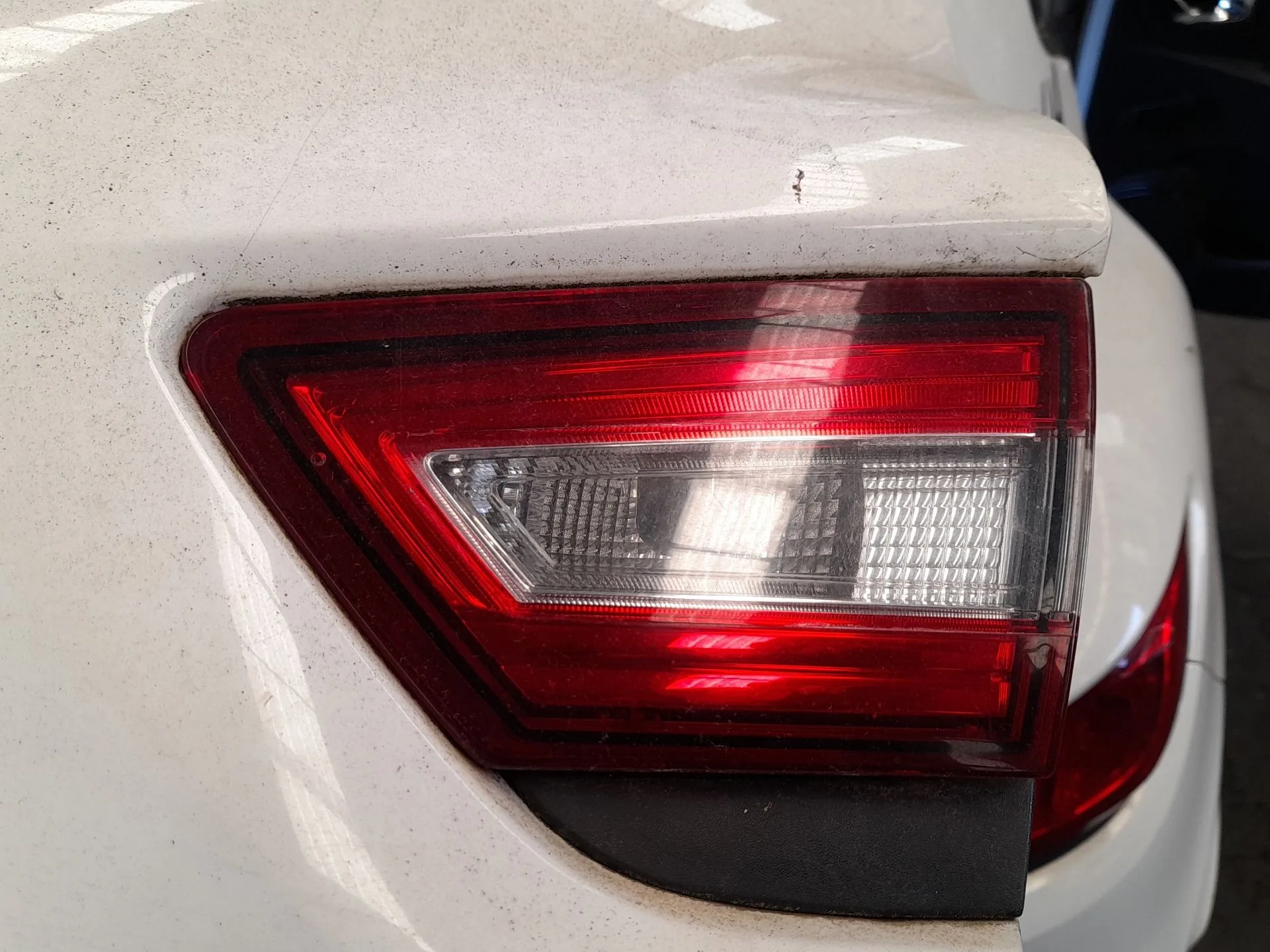 Piloto Trasero Derecho Interior para Renault Clio Iv (Bh_)