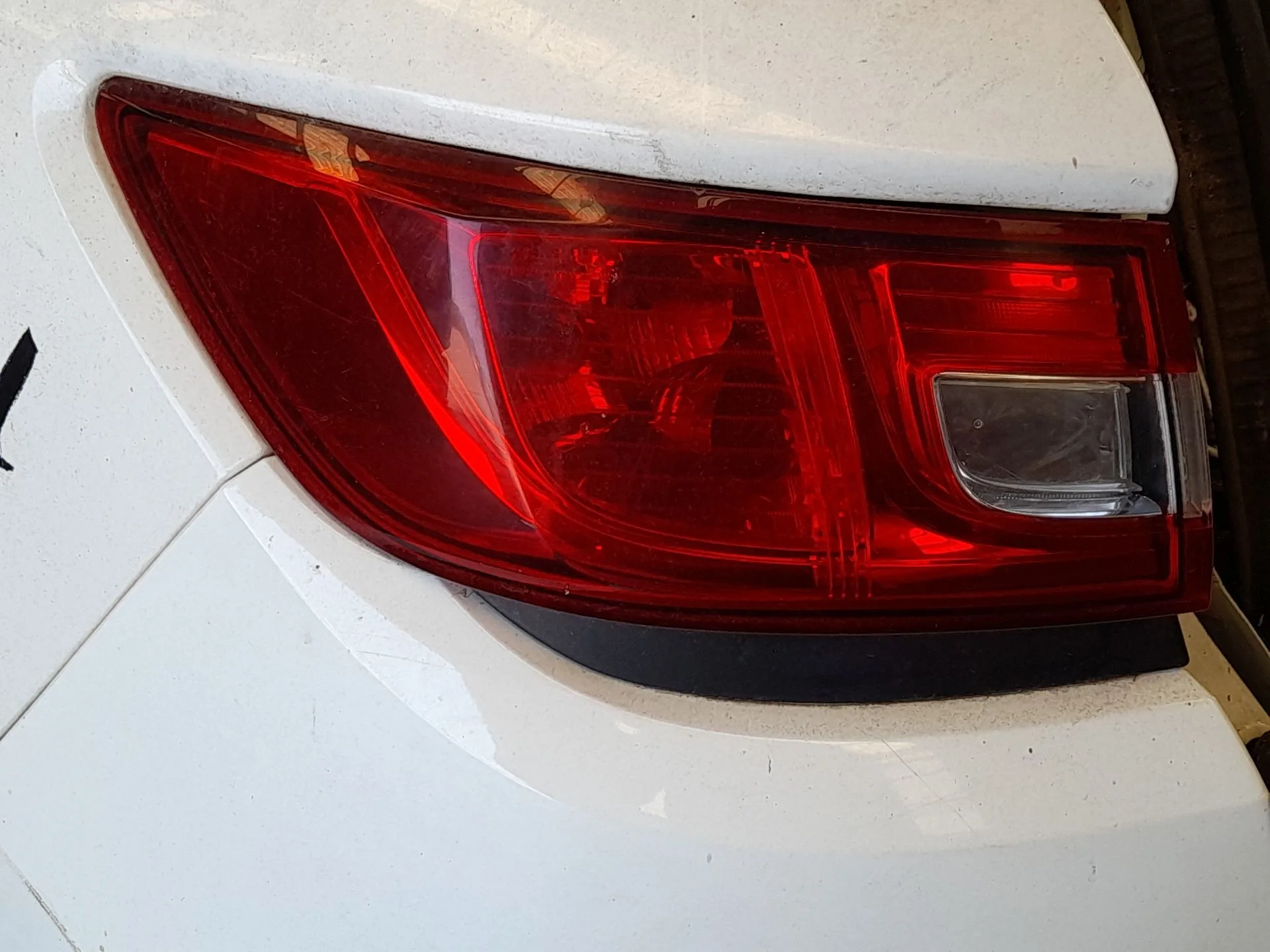 Piloto Trasero Izquierdo Exterior para Renault Clio Iv (Bh_)