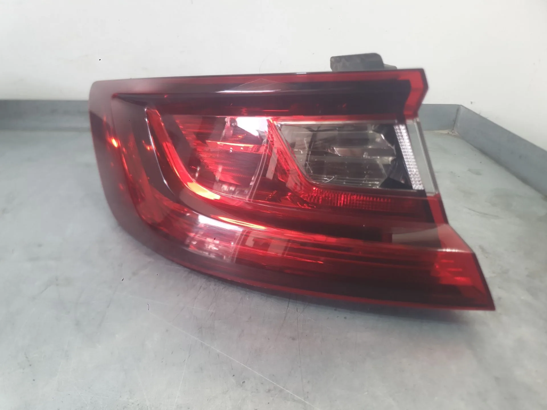 Piloto Trasero Izquierdo Exterior para Renault Megane Iv Hatchback (B9A/M/N_)