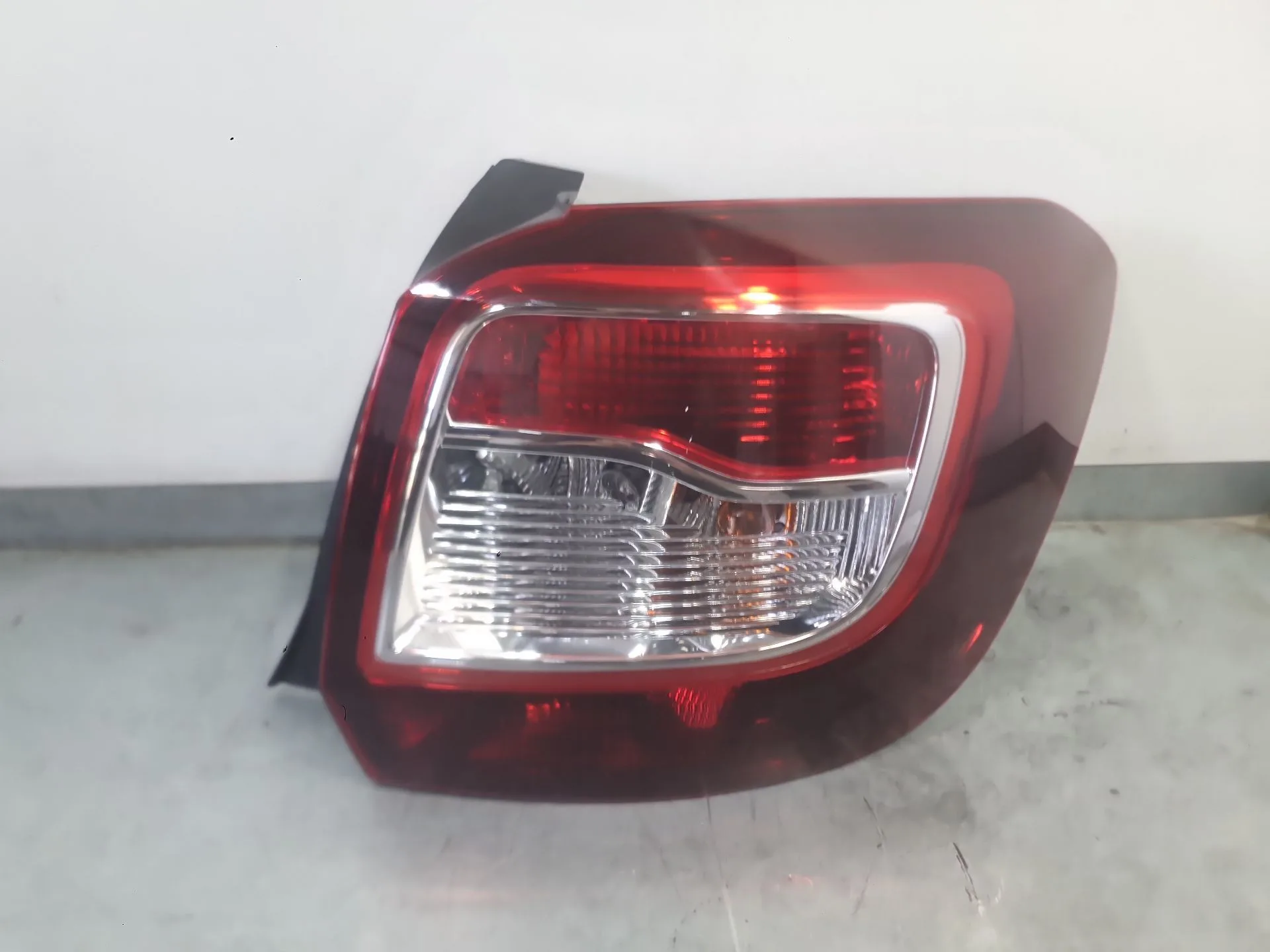 Piloto Trasero Derecho para Dacia Sandero Ii (B8_)