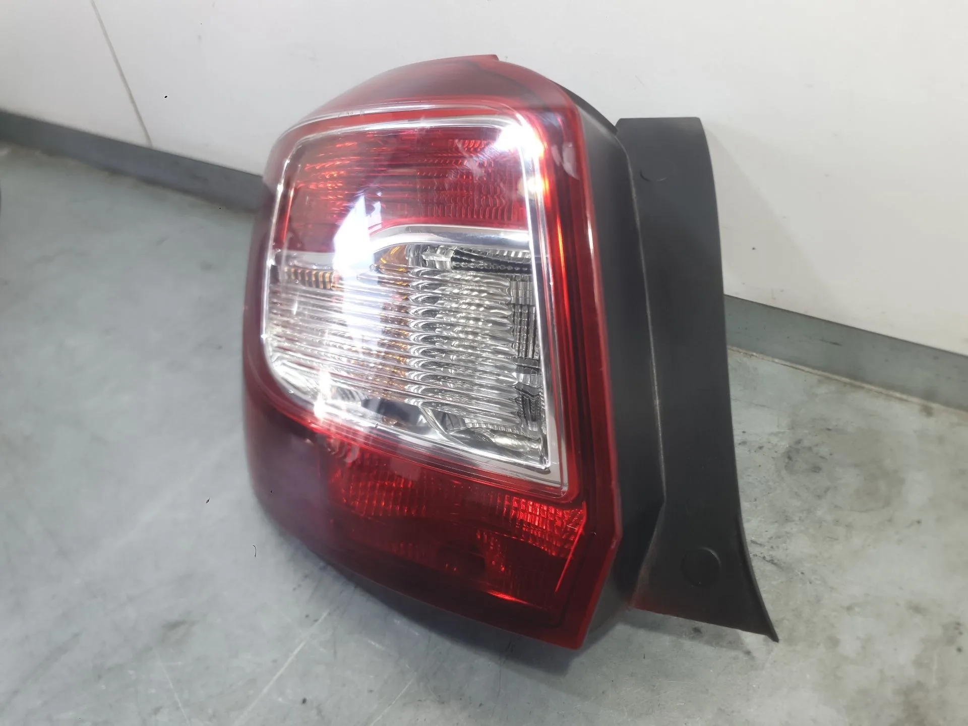 Piloto Trasero Izquierdo para Dacia Sandero Ii (B8_)