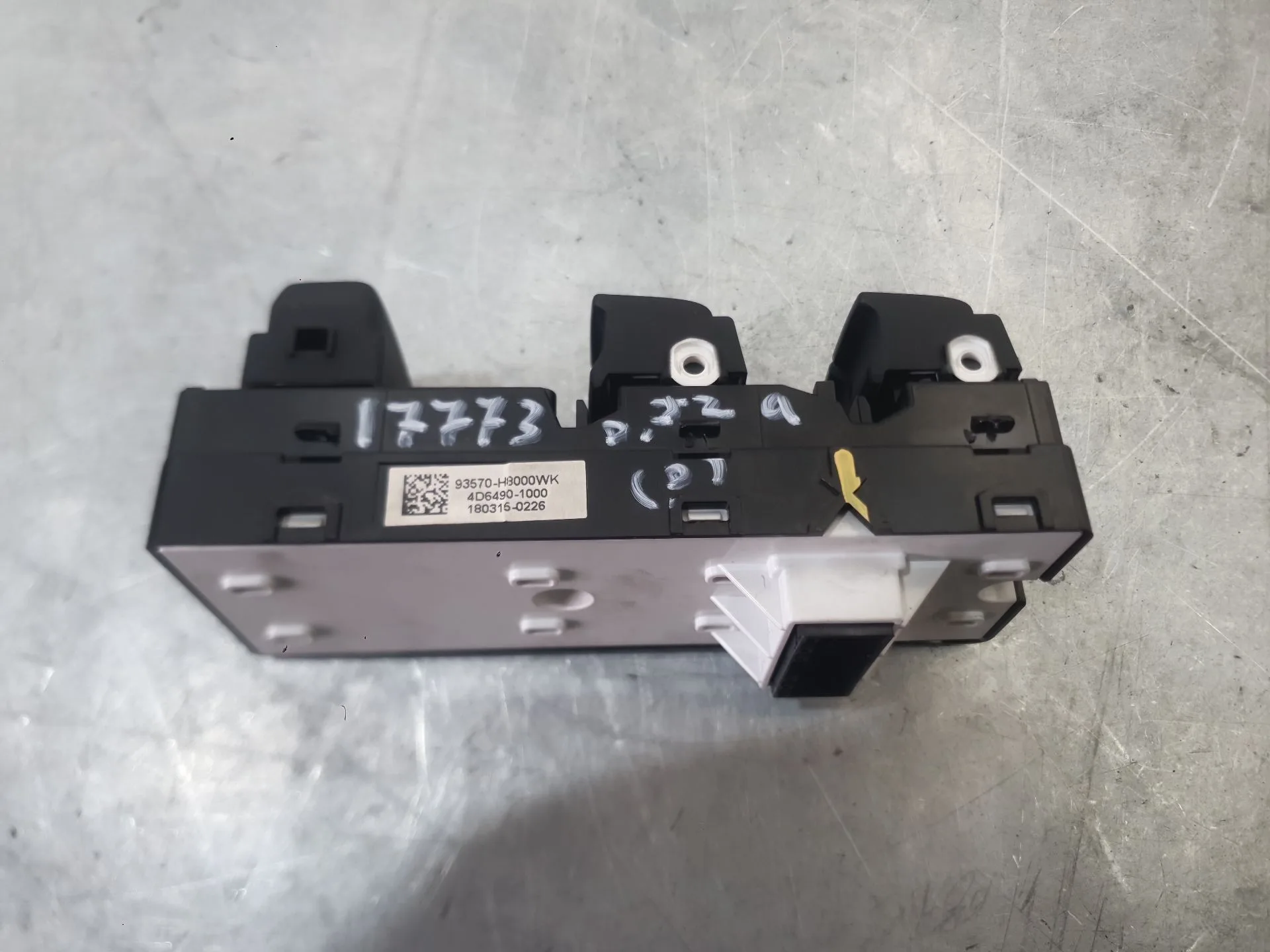 Mando Elevalunas Delantero Izquierdo para Kia Stonic (Yb)