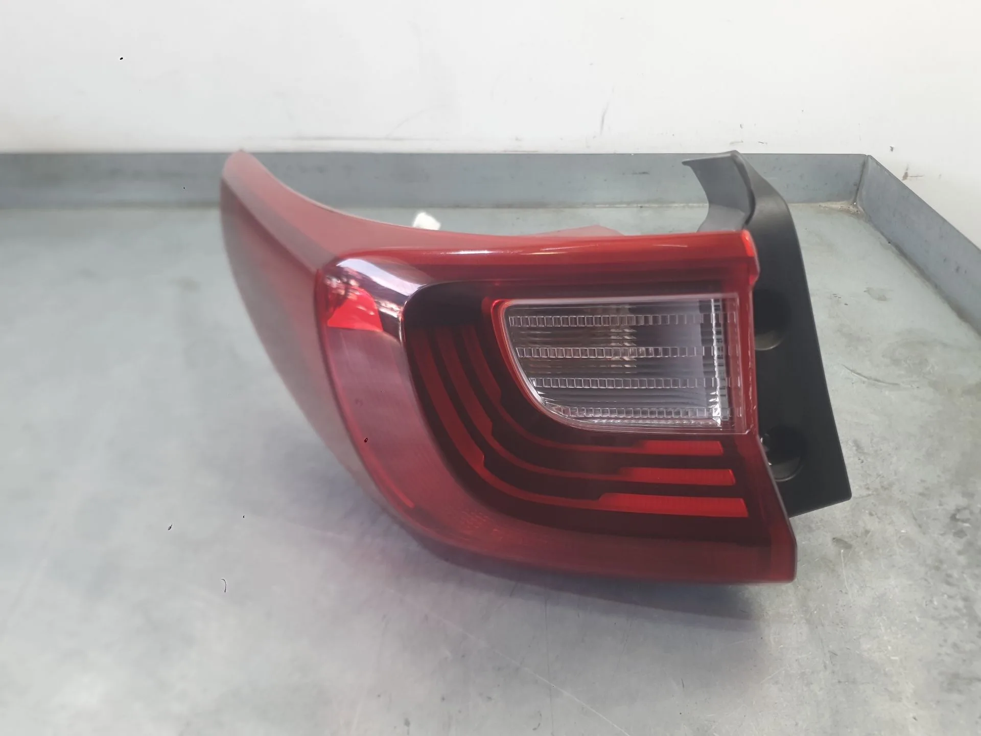 Piloto Trasero Izquierdo Exterior para Kia Stonic (Yb)