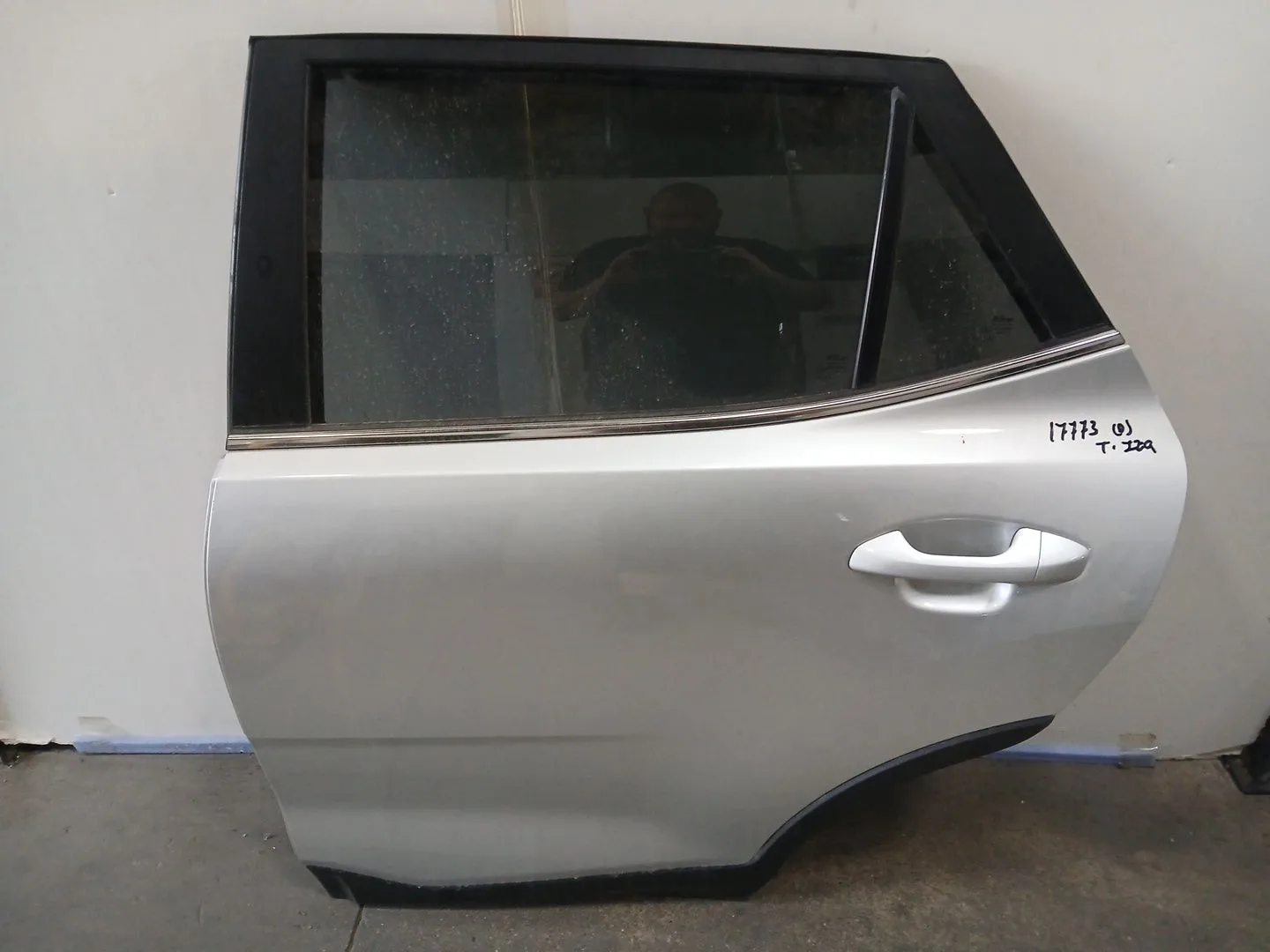 Puerta Trasera Izquierda para Kia Stonic (Yb)