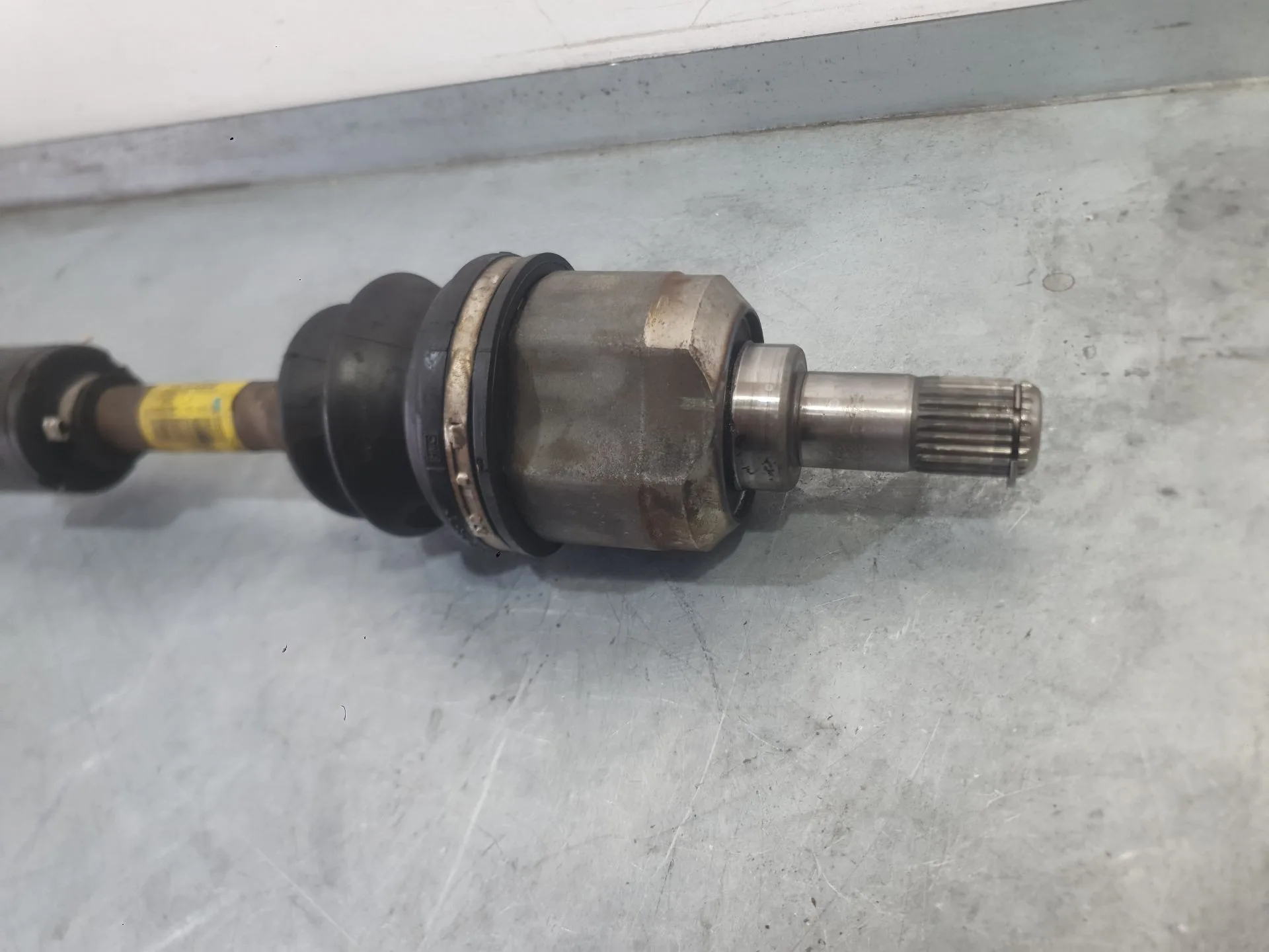 Transmision Delantera Izquierda para Kia Stonic (Yb)