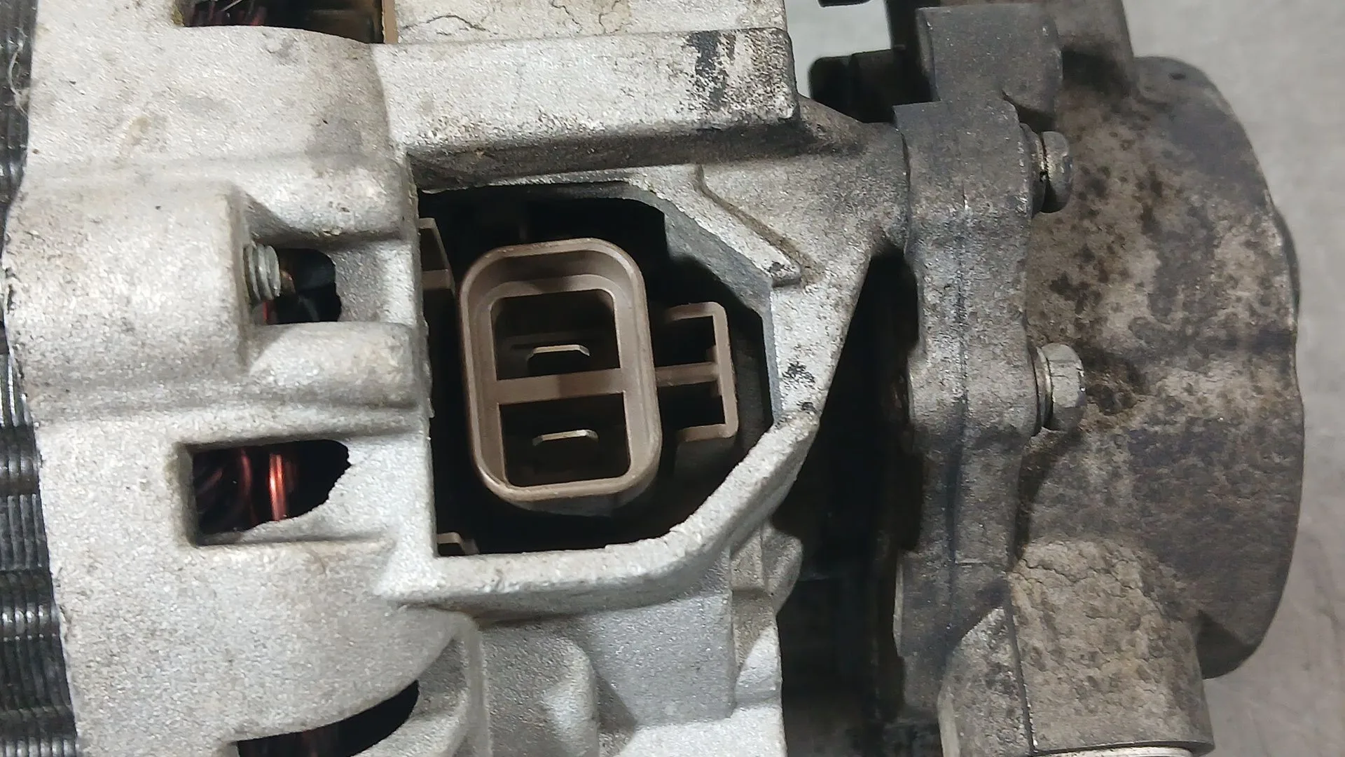 Alternador para Hyundai H-1 / Starex Autobus (A1)
