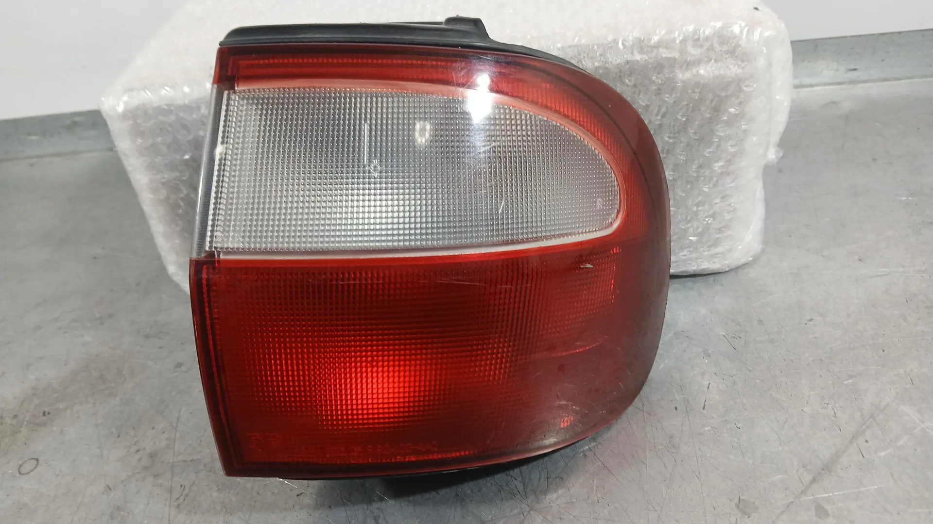 Piloto Trasero Derecho Exterior para Hyundai H-1 / Starex Autobus (A1)