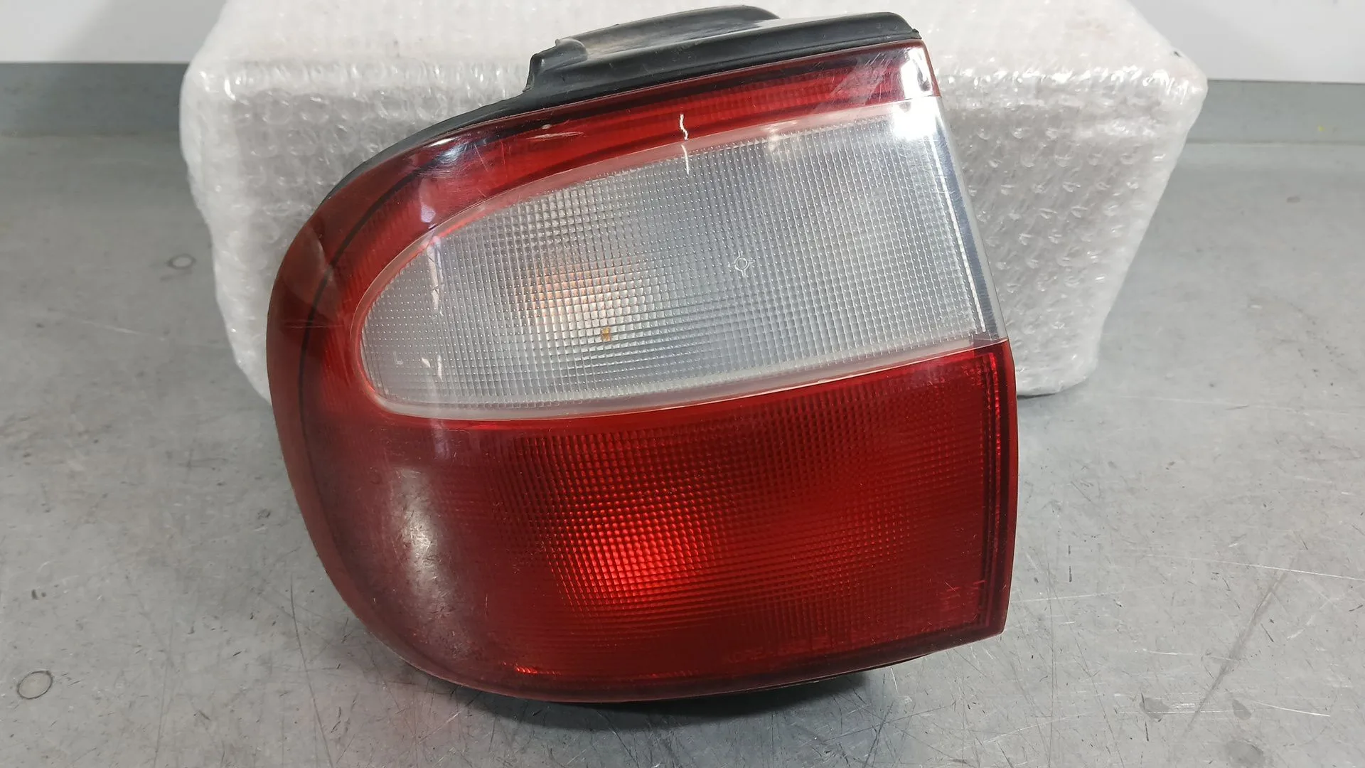 Piloto Trasero Izquierdo Exterior para Hyundai H-1 / Starex Autobus (A1)