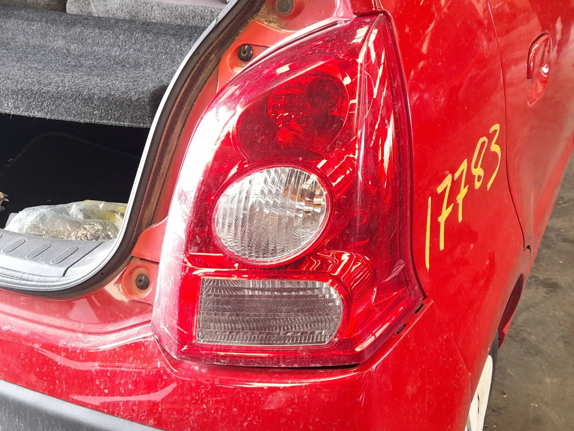 Piloto Trasero Derecho para Nissan Pixo (Ua0)