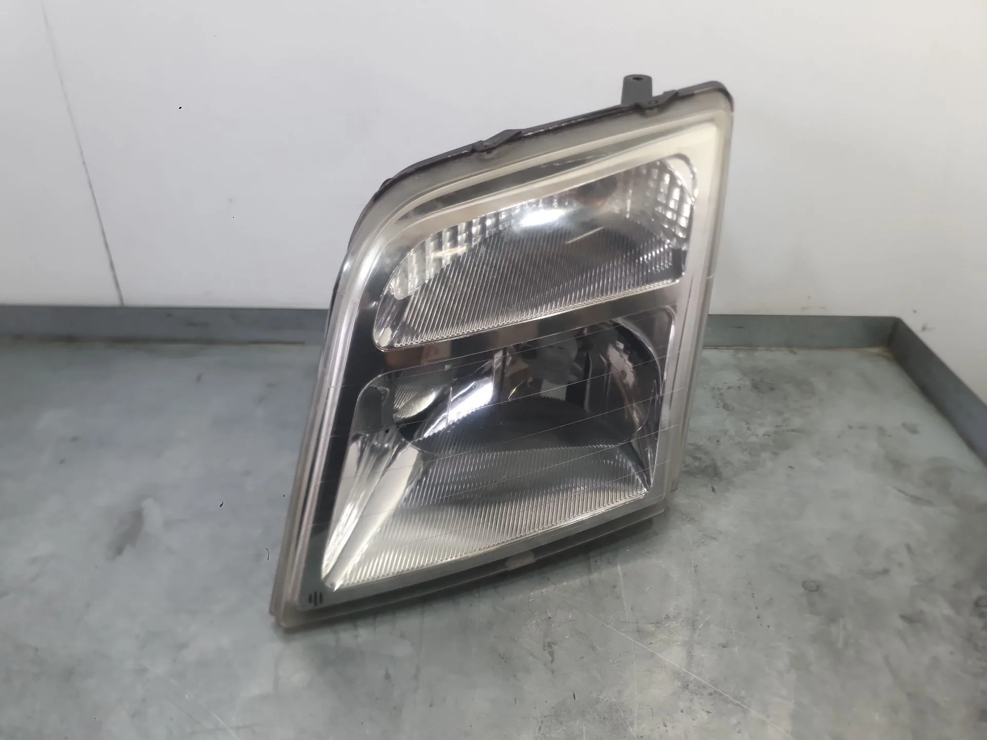 Faro Izquierdo para Ford Tourneo Connect