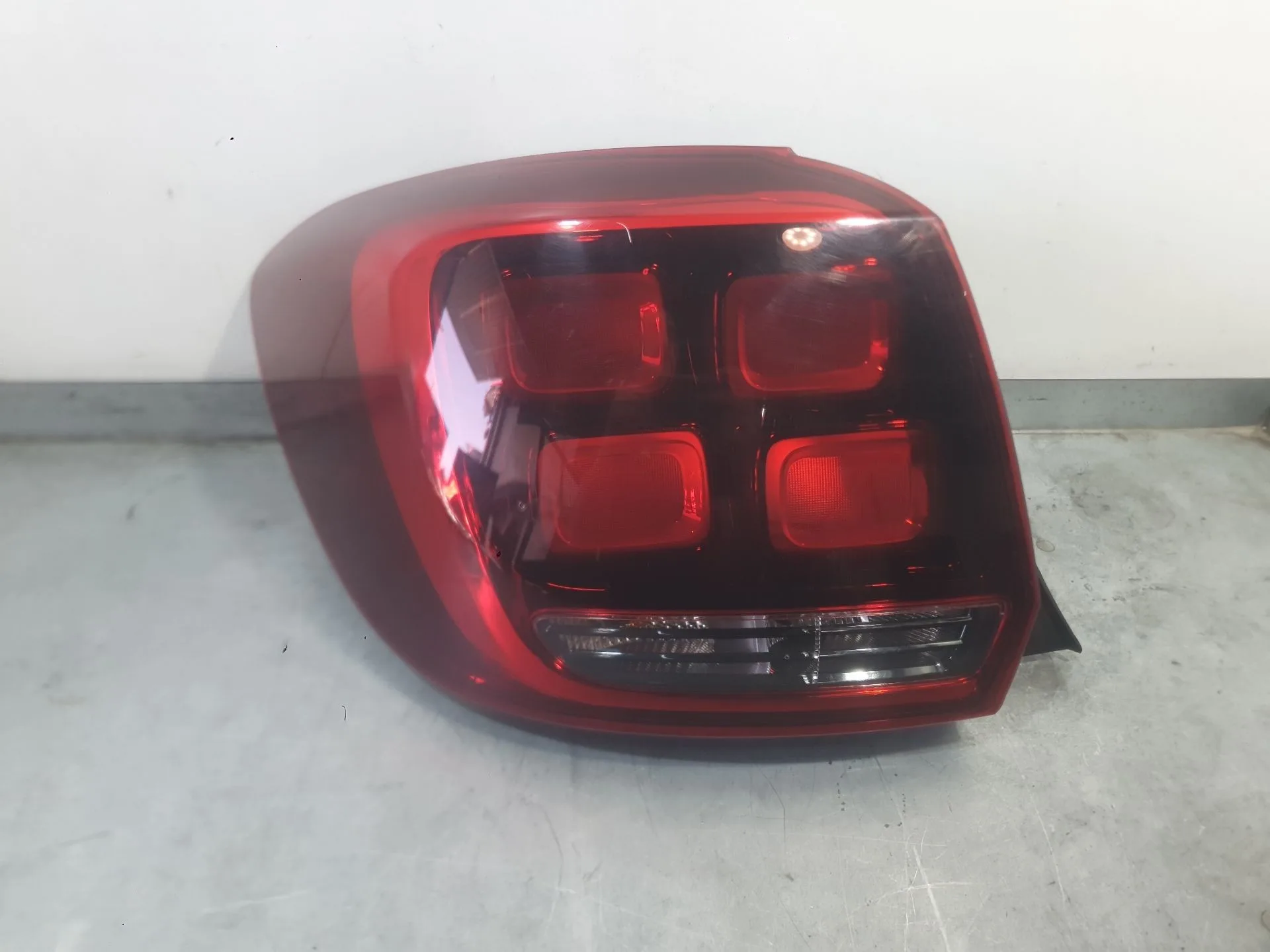 Piloto Trasero Izquierdo para Dacia Sandero Ii (B8_)