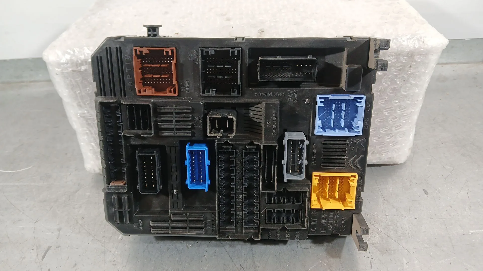 Caja Reles / Fusibles para Opel Corsa F (P2Jo)