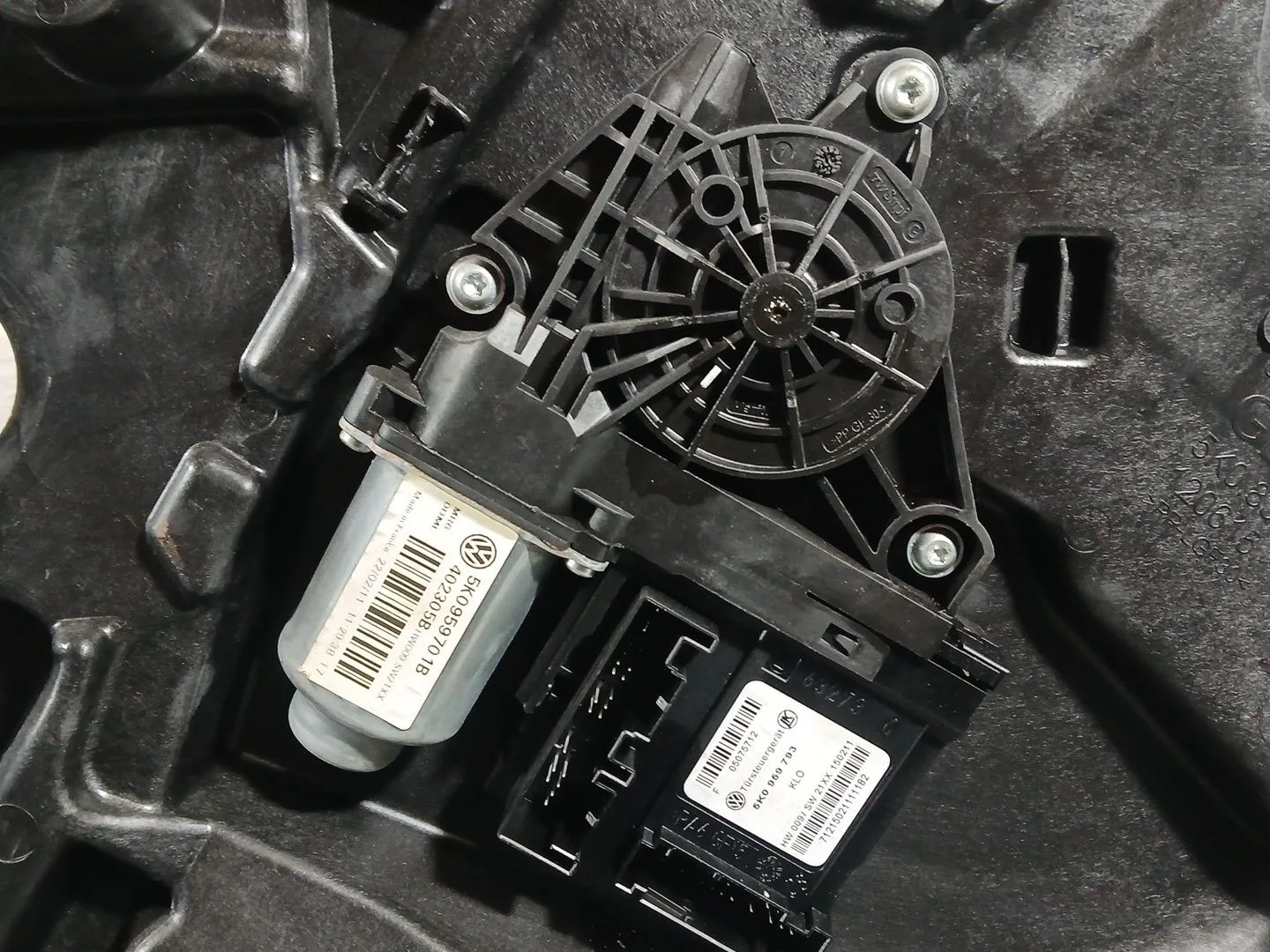 Elevalunas Delantero Izquierdo para Volkswagen Golf Plus V (5M1, 521)