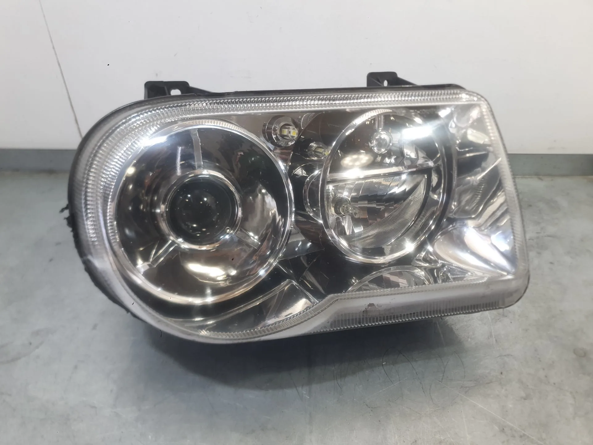 Faro Derecho para Chrysler 300C (Lx, Le)